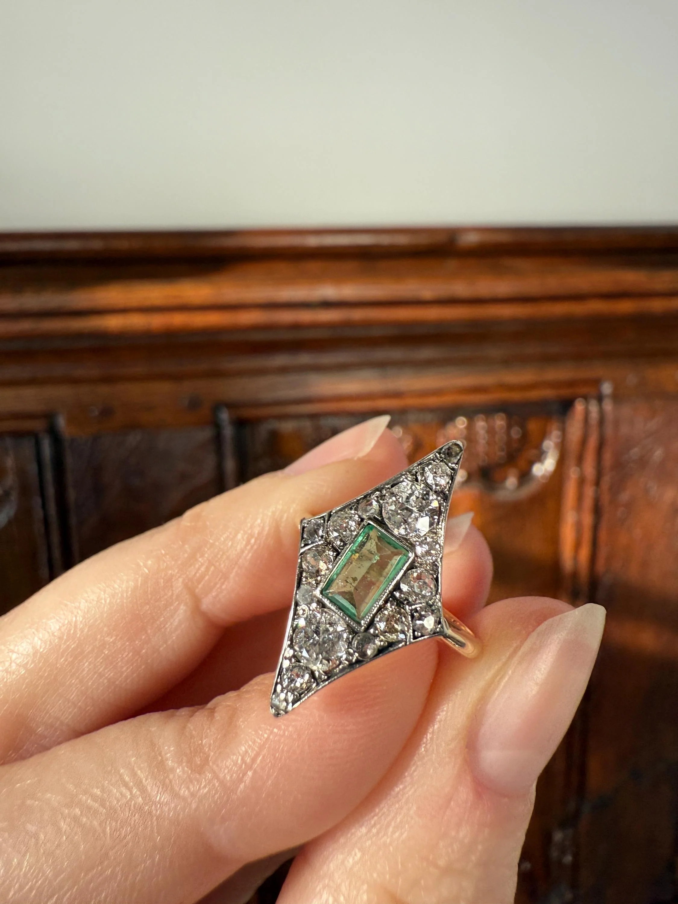 Dramatic Kite Shaped Panel Ring Green Natural Emerald 1 Carat Mixed Old Cut Diamonds Mine Rose Cluster 18k Gold & Platinum c1922 Art Deco - Image 3