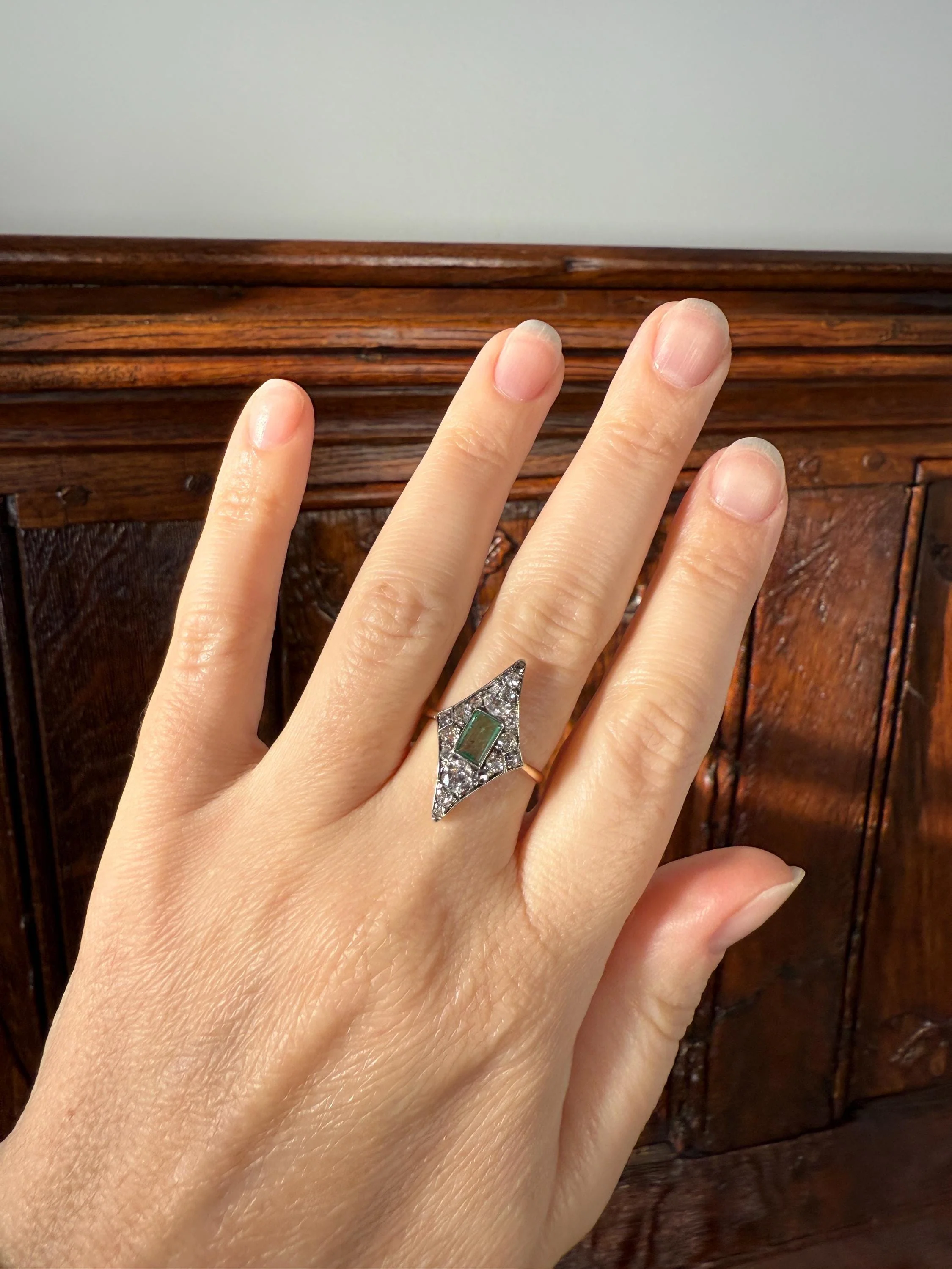 Dramatic Kite Shaped Panel Ring Green Natural Emerald 1 Carat Mixed Old Cut Diamonds Mine Rose Cluster 18k Gold & Platinum c1922 Art Deco - Image 5