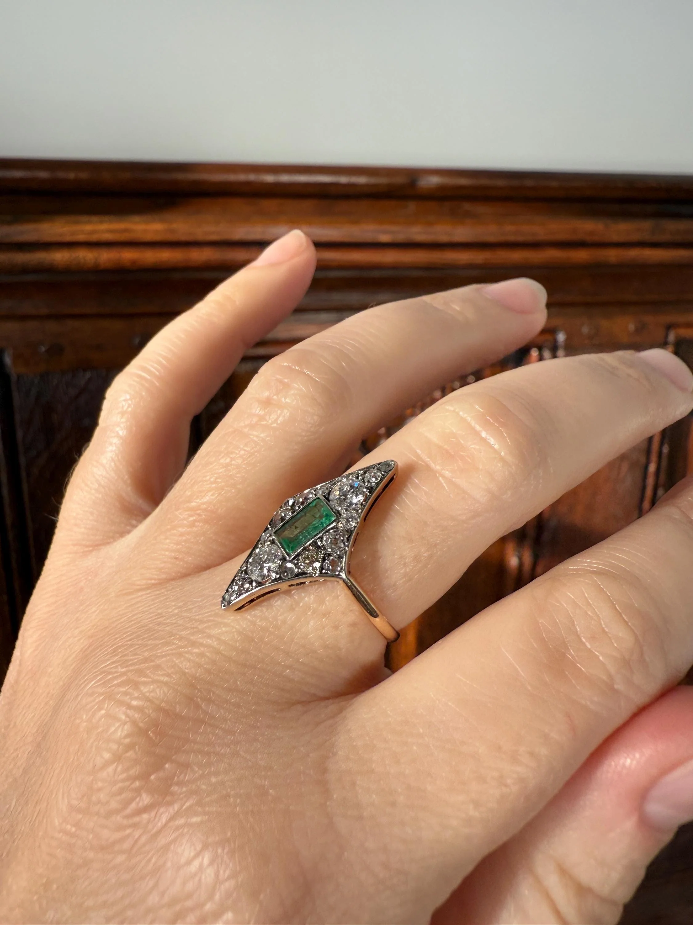 Dramatic Kite Shaped Panel Ring Green Natural Emerald 1 Carat Mixed Old Cut Diamonds Mine Rose Cluster 18k Gold & Platinum c1922 Art Deco - Image 7