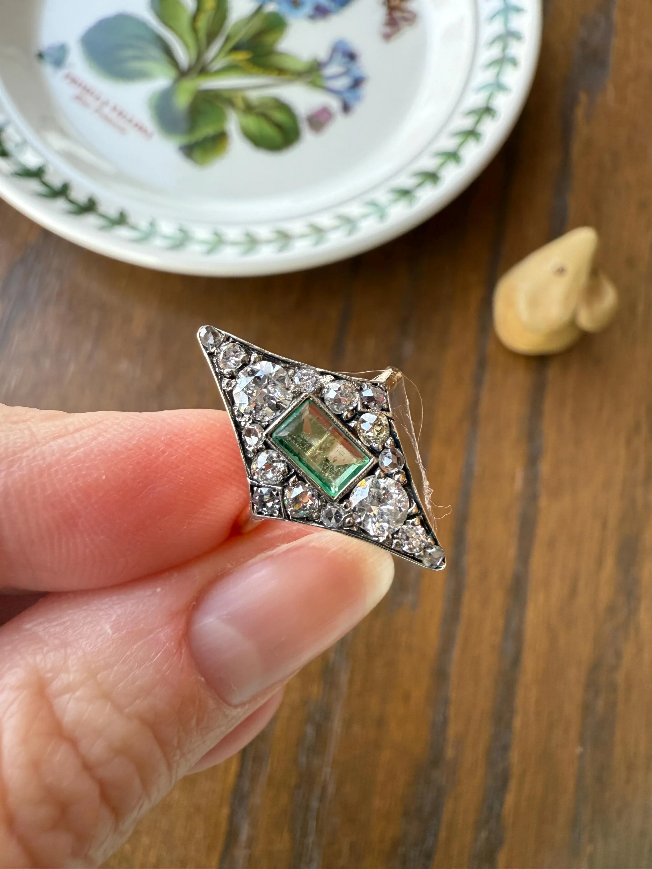 Dramatic Kite Shaped Panel Ring Green Natural Emerald 1 Carat Mixed Old Cut Diamonds Mine Rose Cluster 18k Gold & Platinum c1922 Art Deco - Image 8