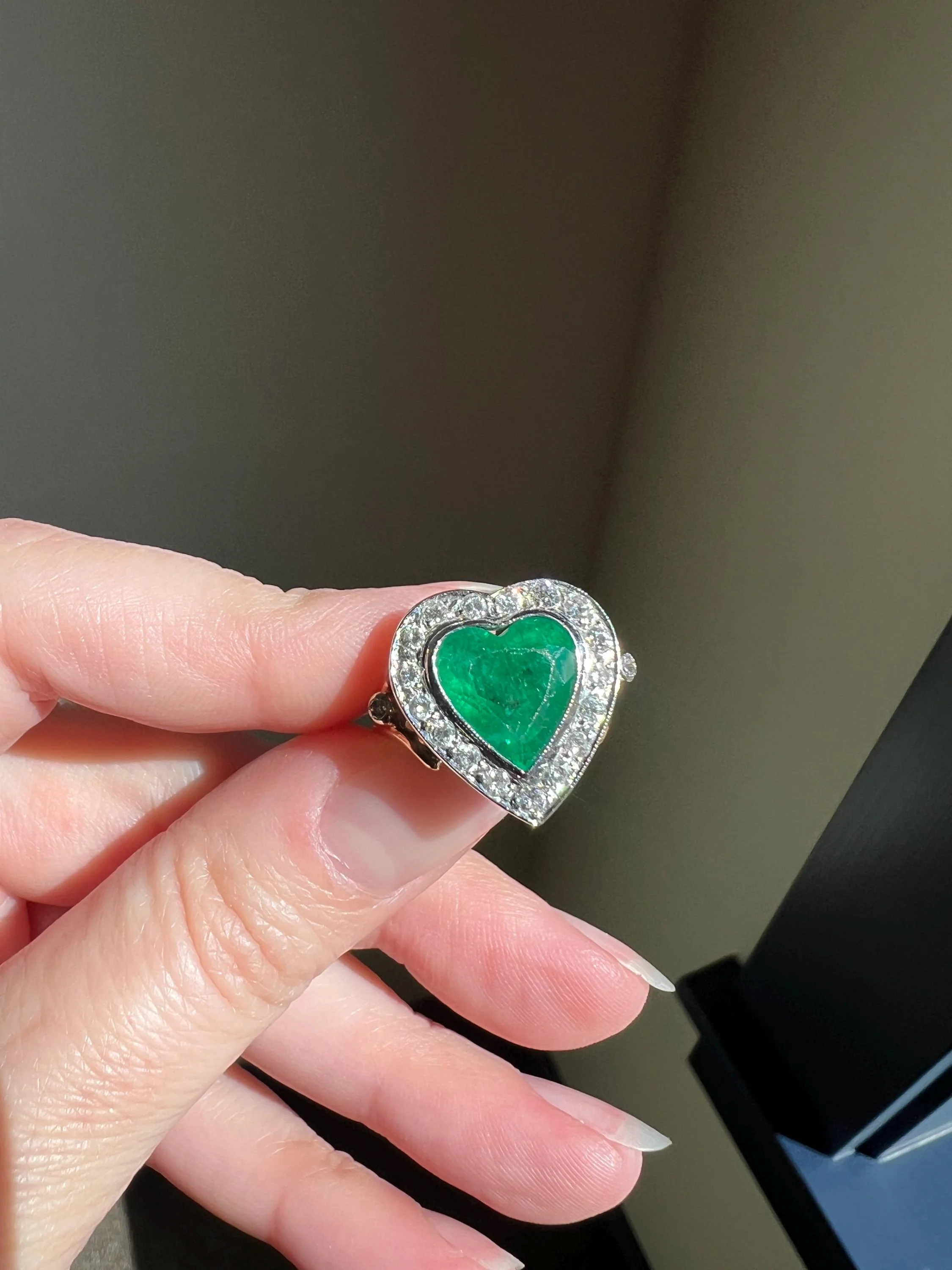 EMERALD HEART Cut French Vintage Diamond Halo Large Green Figural Ring Stacker 18k Gold - Image 5