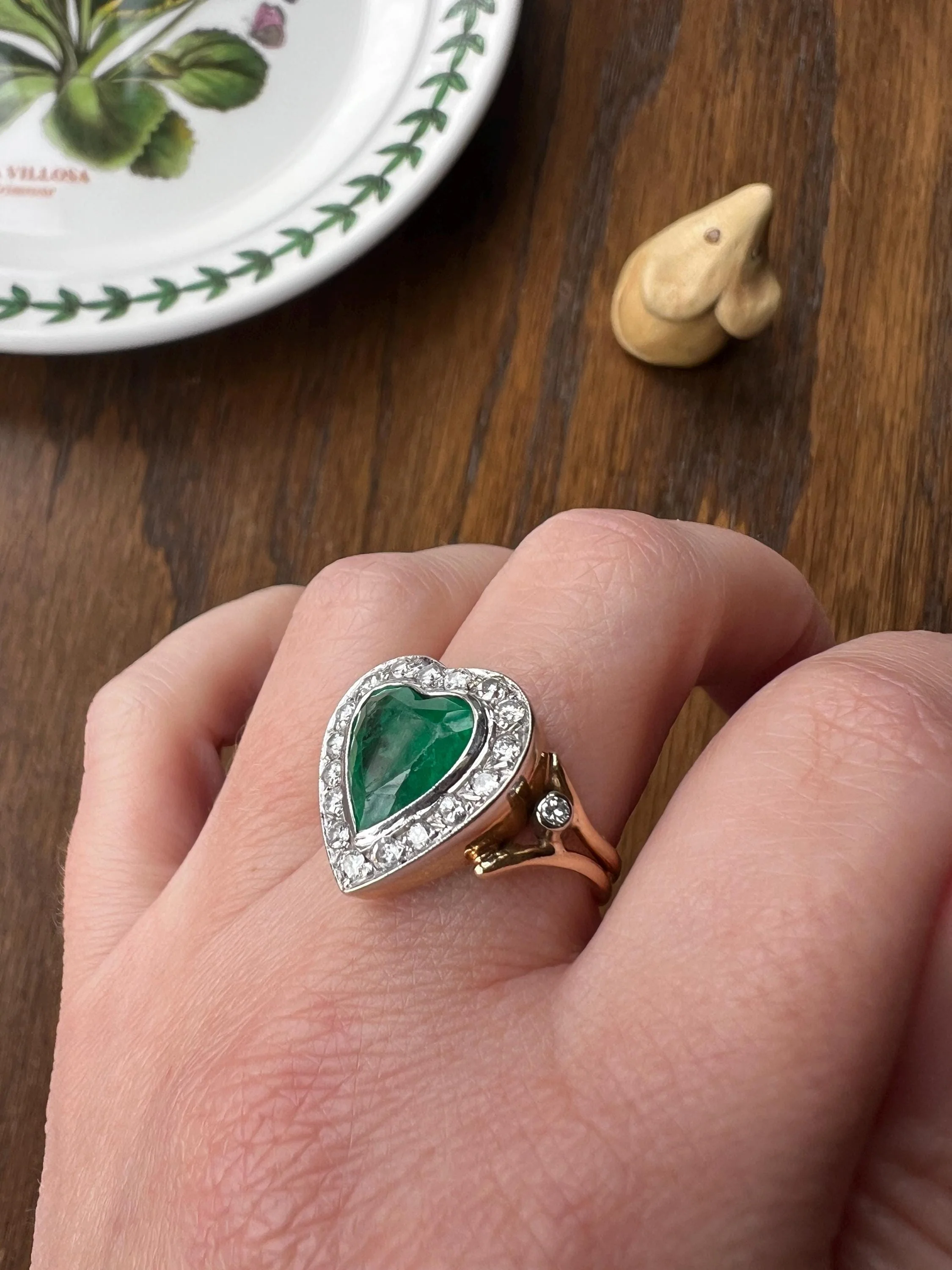 EMERALD HEART Cut French Vintage Diamond Halo Large Green Figural Ring Stacker 18k Gold - Image 6