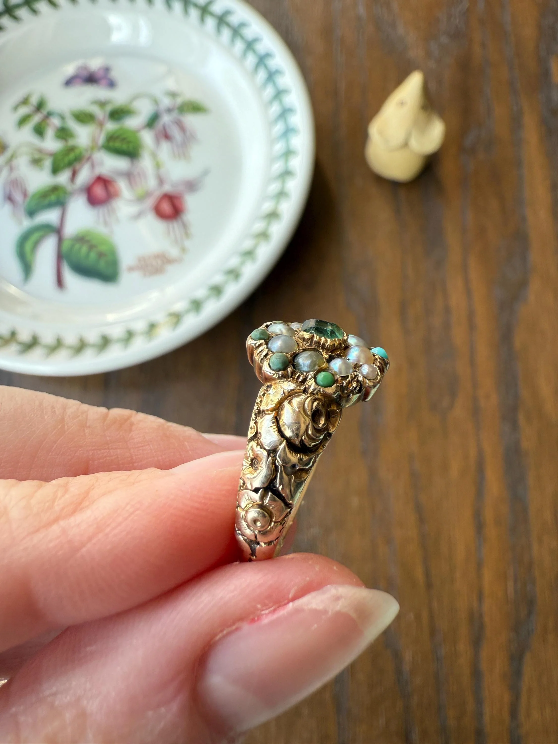 EMERALD Pearl Turquoise Georgian 10k Gold Ring Green White Floral Bouquet Embossed Shoulders Ornate Stacker Cluster - Image 2