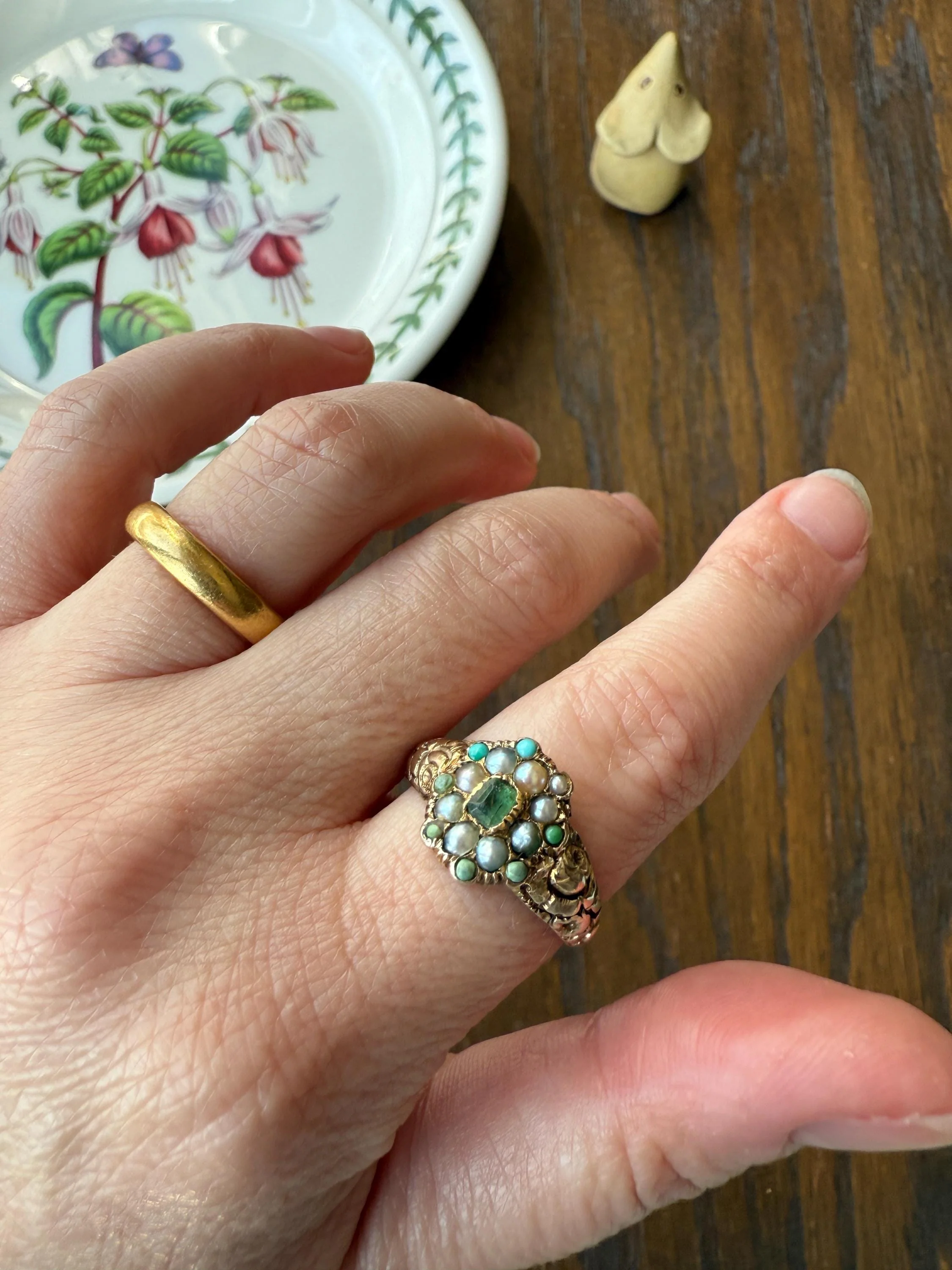 EMERALD Pearl Turquoise Georgian 10k Gold Ring Green White Floral Bouquet Embossed Shoulders Ornate Stacker Cluster - Image 3
