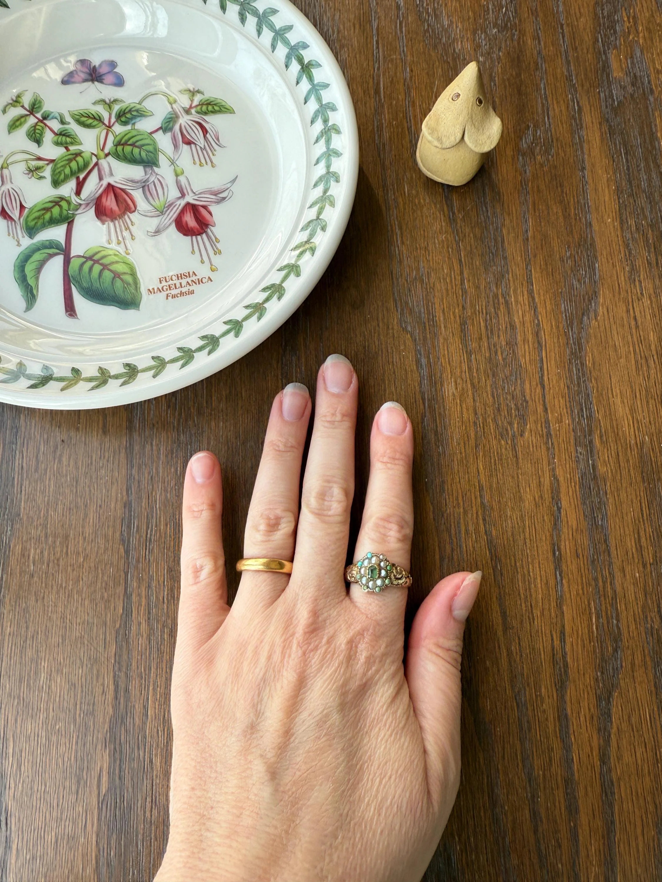 EMERALD Pearl Turquoise Georgian 10k Gold Ring Green White Floral Bouquet Embossed Shoulders Ornate Stacker Cluster - Image 4