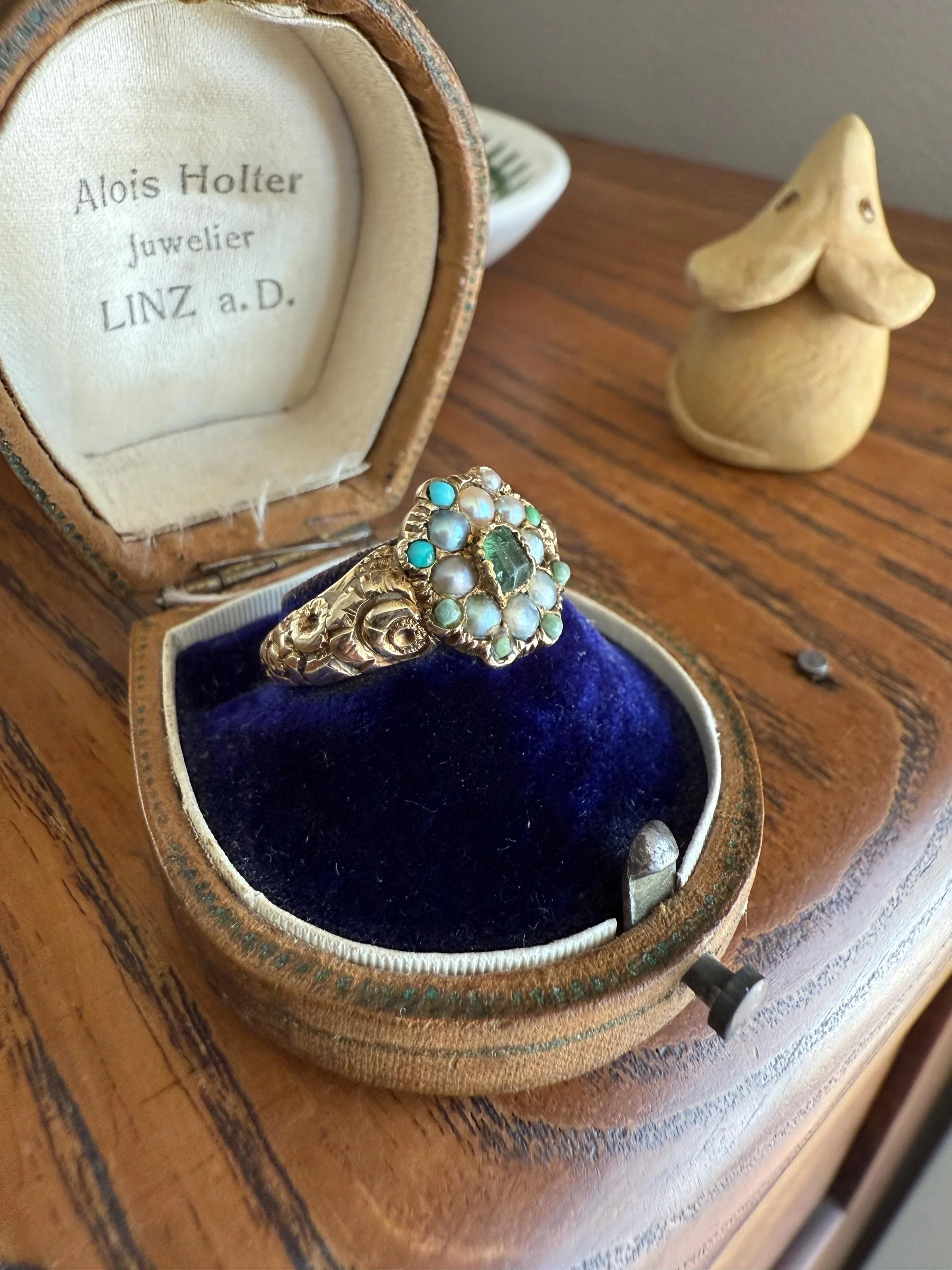 EMERALD Pearl Turquoise Georgian 10k Gold Ring Green White Floral Bouquet Embossed Shoulders Ornate Stacker Cluster - Image 5