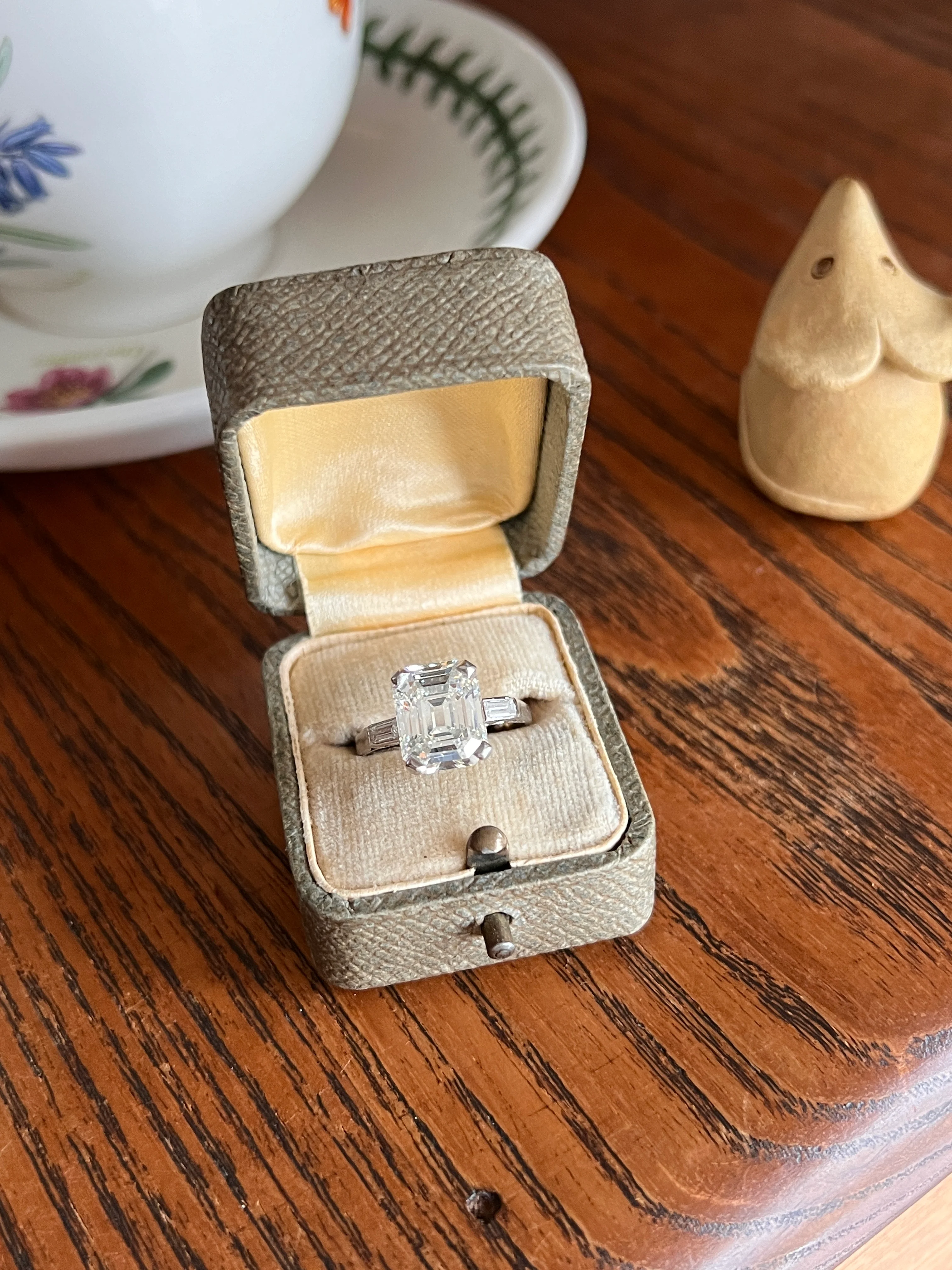 Exceptional Eye CLEAN 4 Carat Emerald Cut DIAMOND Solitaire Ring French PLATINUM Baguette Accents Vintage to Art Deco Retro Era w/ Cert Rare - Image 17