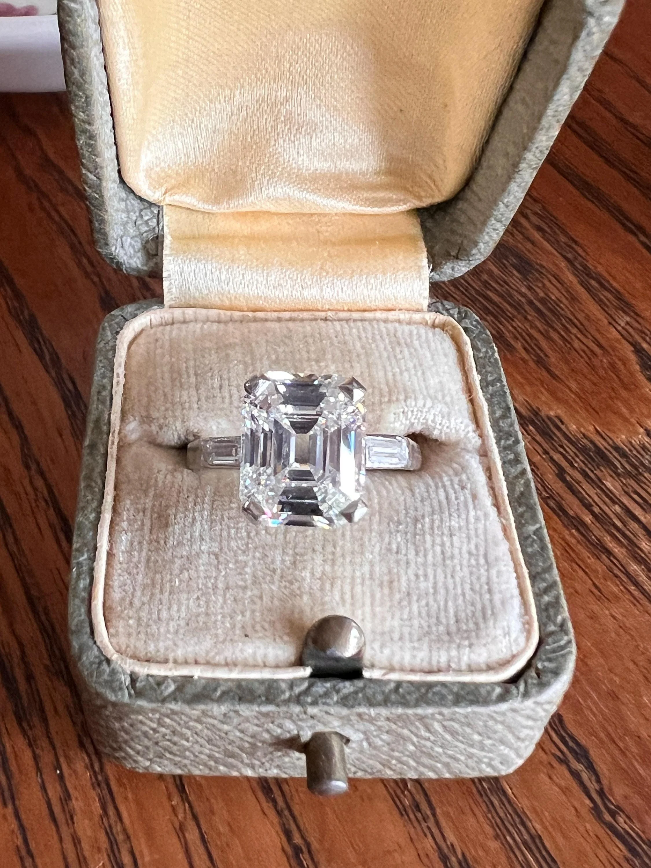 Exceptional Eye CLEAN 4 Carat Emerald Cut DIAMOND Solitaire Ring French PLATINUM Baguette Accents Vintage to Art Deco Retro Era w/ Cert Rare - Image 4