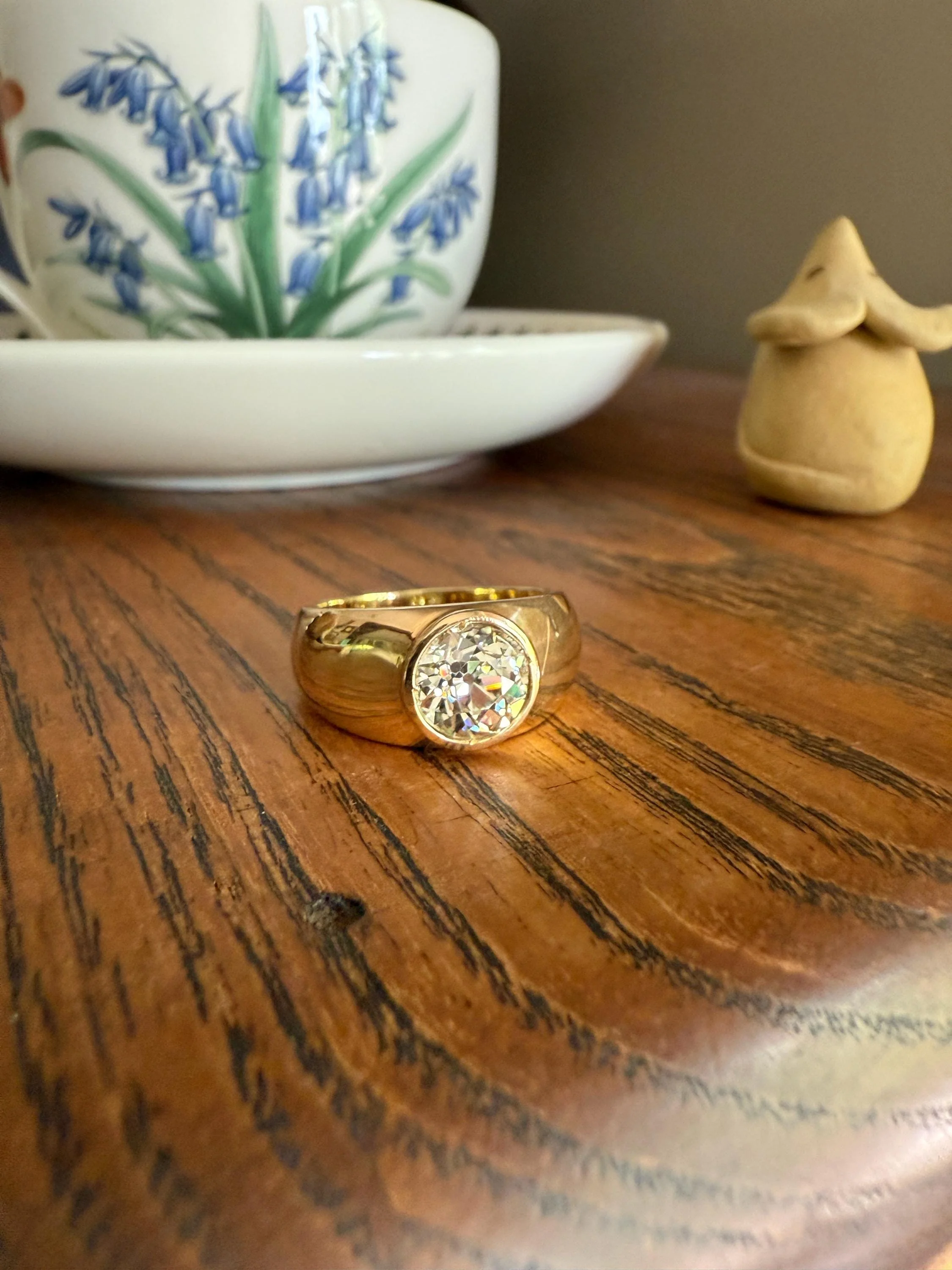 Eye Clean 2.3 Carat Old Mine Cut DIAMOND Antique Stone 18k Gold Vintage Unisex Gypsy Ring Solitaire Chunky Wide Band - Image 3