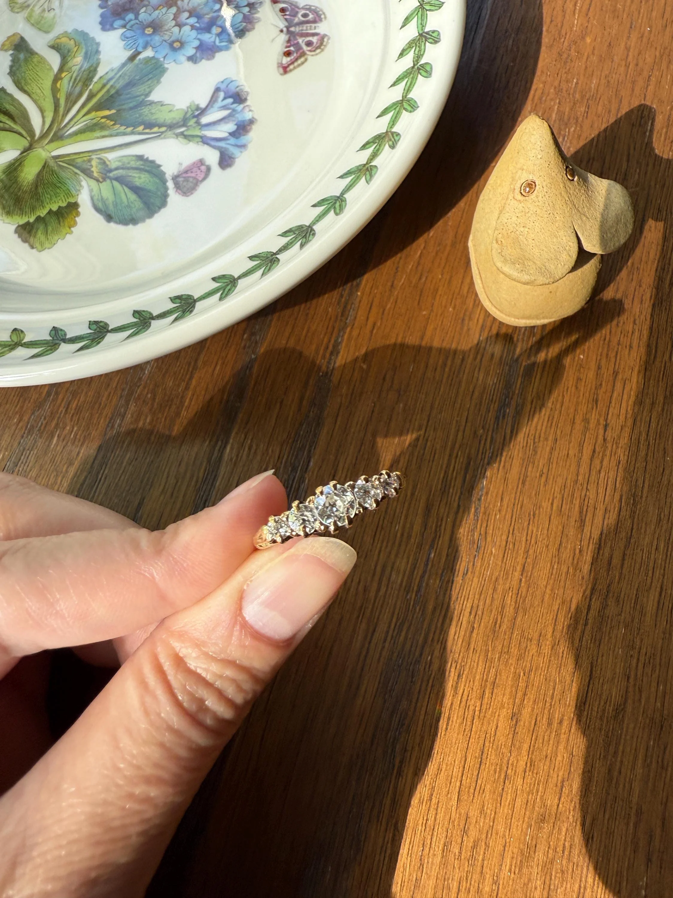 Five Stone 1 Carat Old Mine Cut DIAMOND Antique 18k Gold Ring Stacker Band Graduated Ornate Scrolled - Image 3