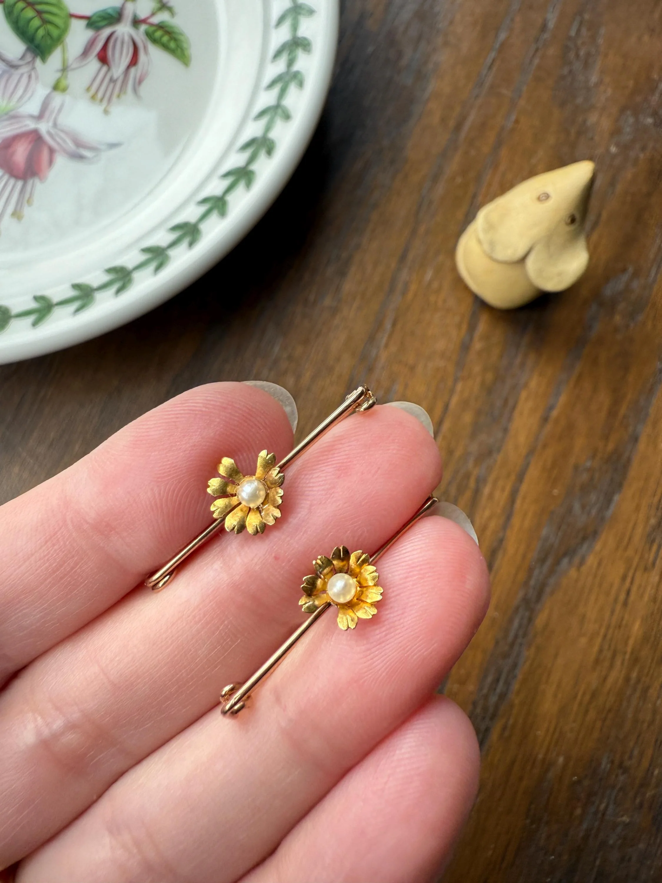 Floral Daisy 18k Gold Solid Safety Pin Extender Connector Pendant Charm Holder Pearl - Image 2