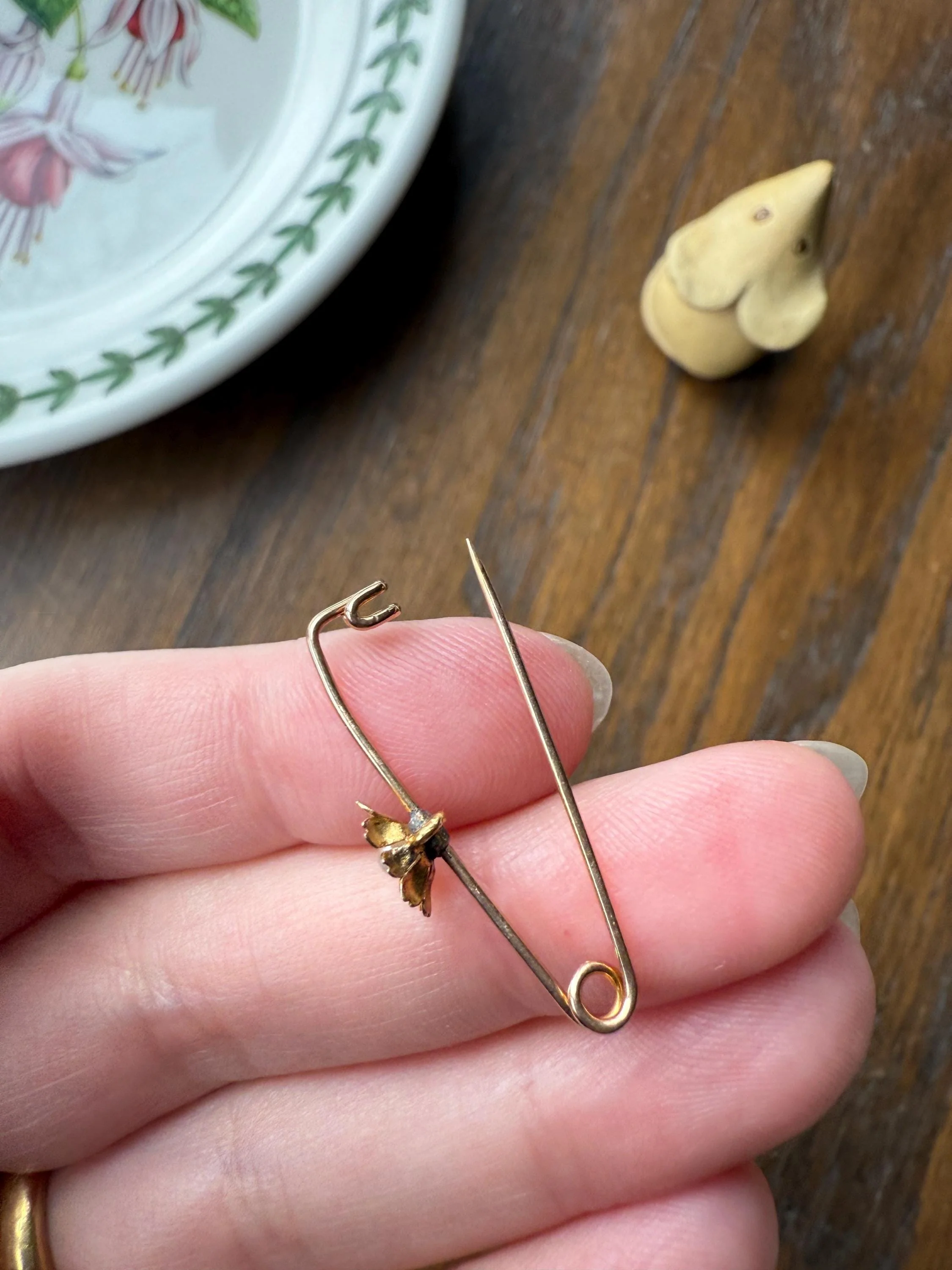 Floral Daisy 18k Gold Solid Safety Pin Extender Connector Pendant Charm Holder Pearl - Image 5