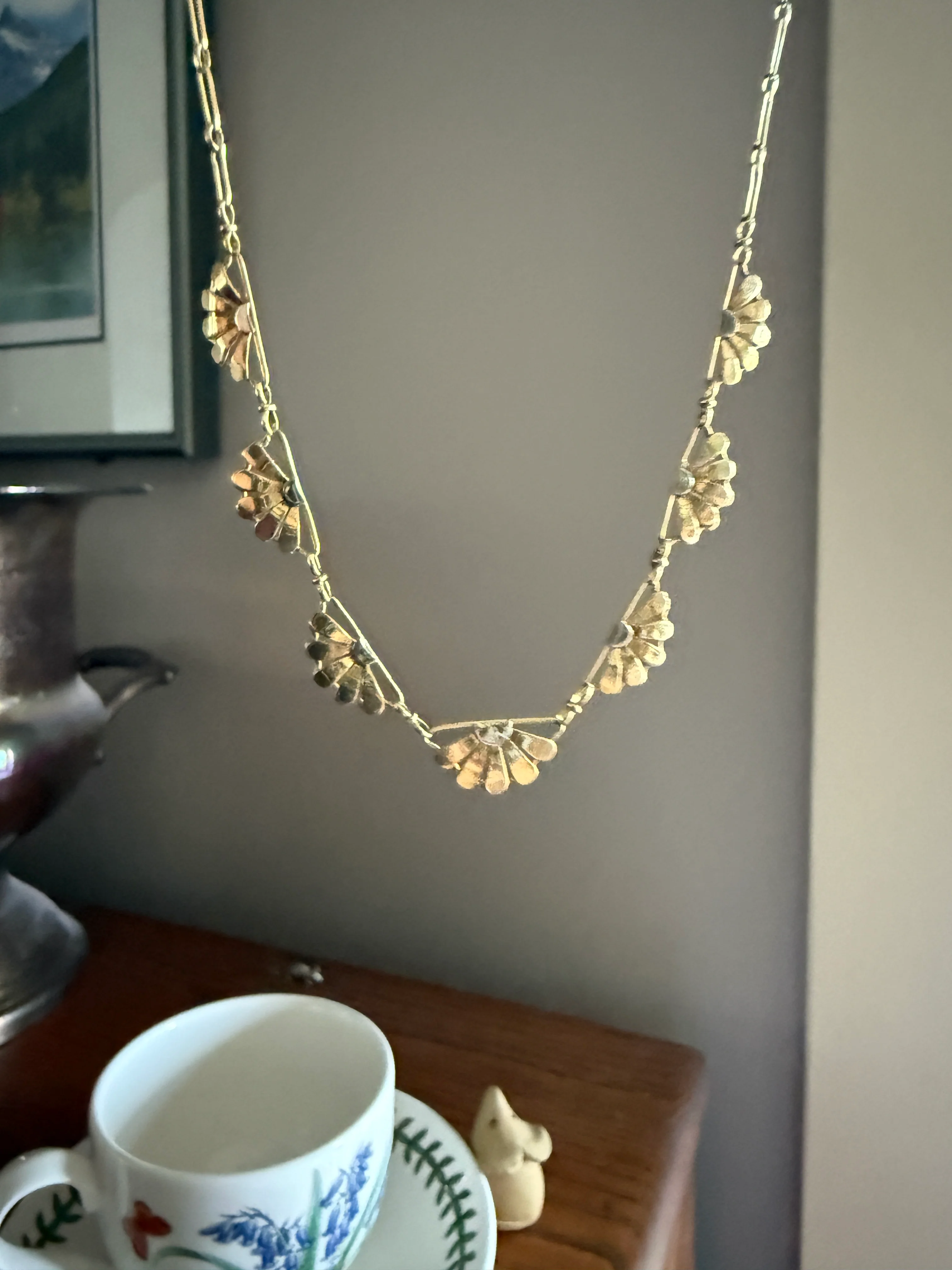 For a Good Cause! DAISIES French Art Deco Antique 18k Gold Floral Necklace Drapery Chain Collar Flower Pendants Figural - Image 3
