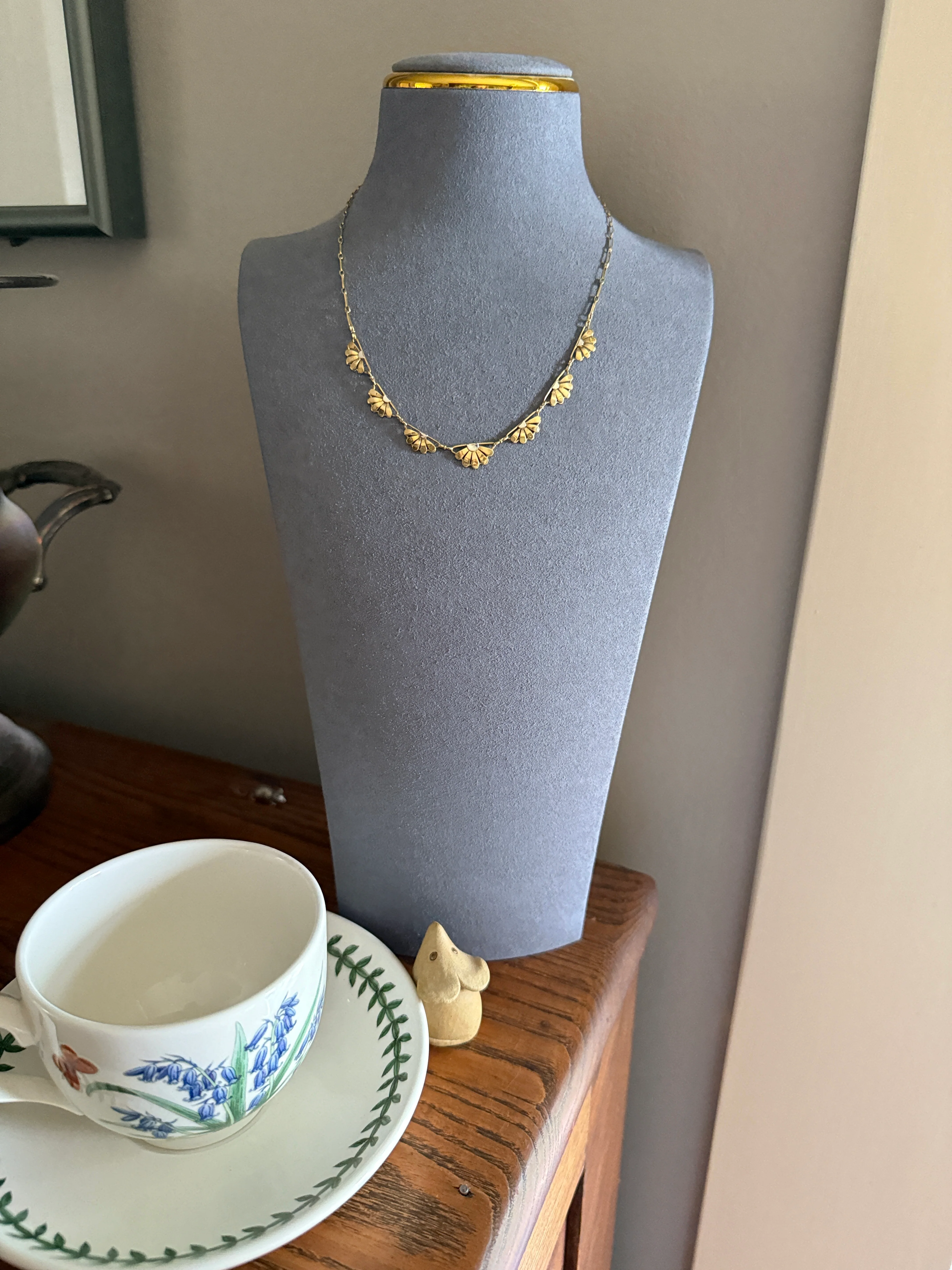 For a Good Cause! DAISIES French Art Deco Antique 18k Gold Floral Necklace Drapery Chain Collar Flower Pendants Figural - Image 4