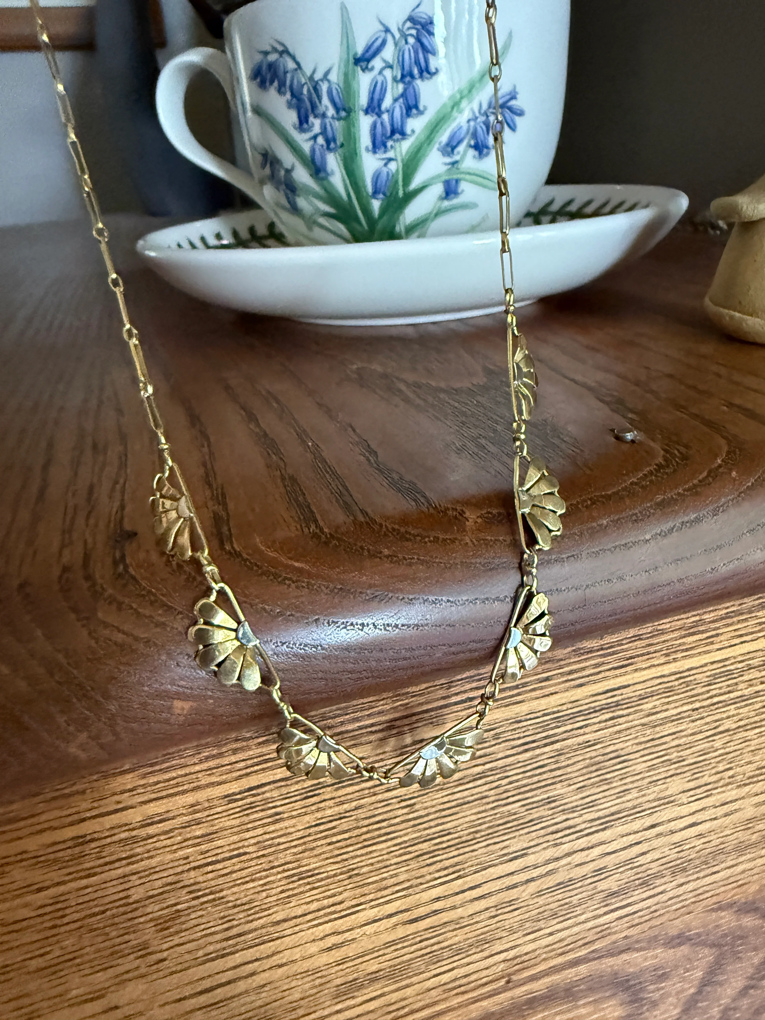 For a Good Cause! DAISIES French Art Deco Antique 18k Gold Floral Necklace Drapery Chain Collar Flower Pendants Figural - Image 5