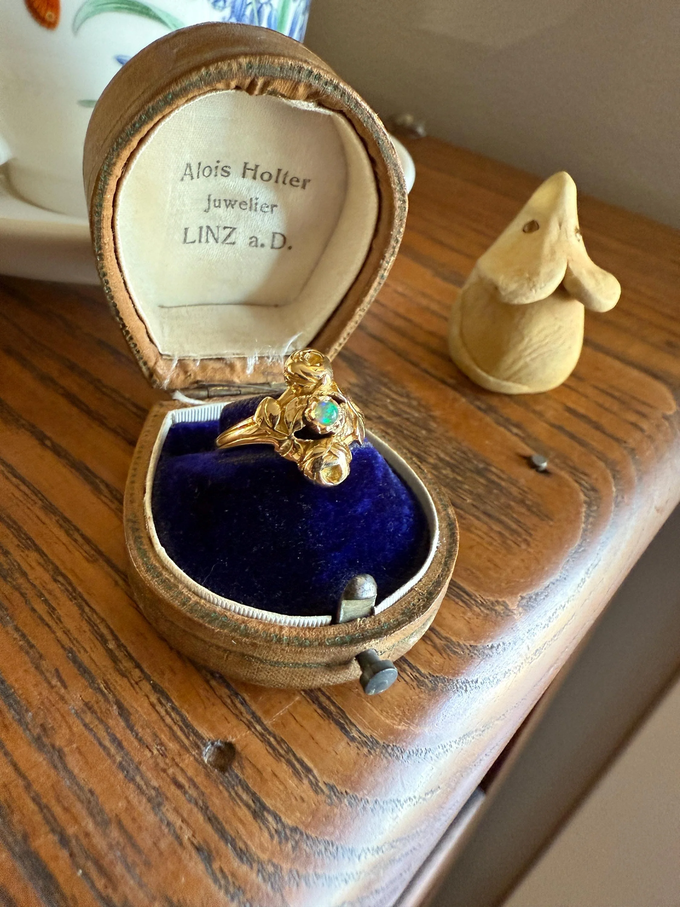 French Antique Figural ROSE Leaf Bud Opal 18k Gold Ring Floral Art Nouveau Belle Epoque Romantic Gift Flower Sweet Stacker - Image 4