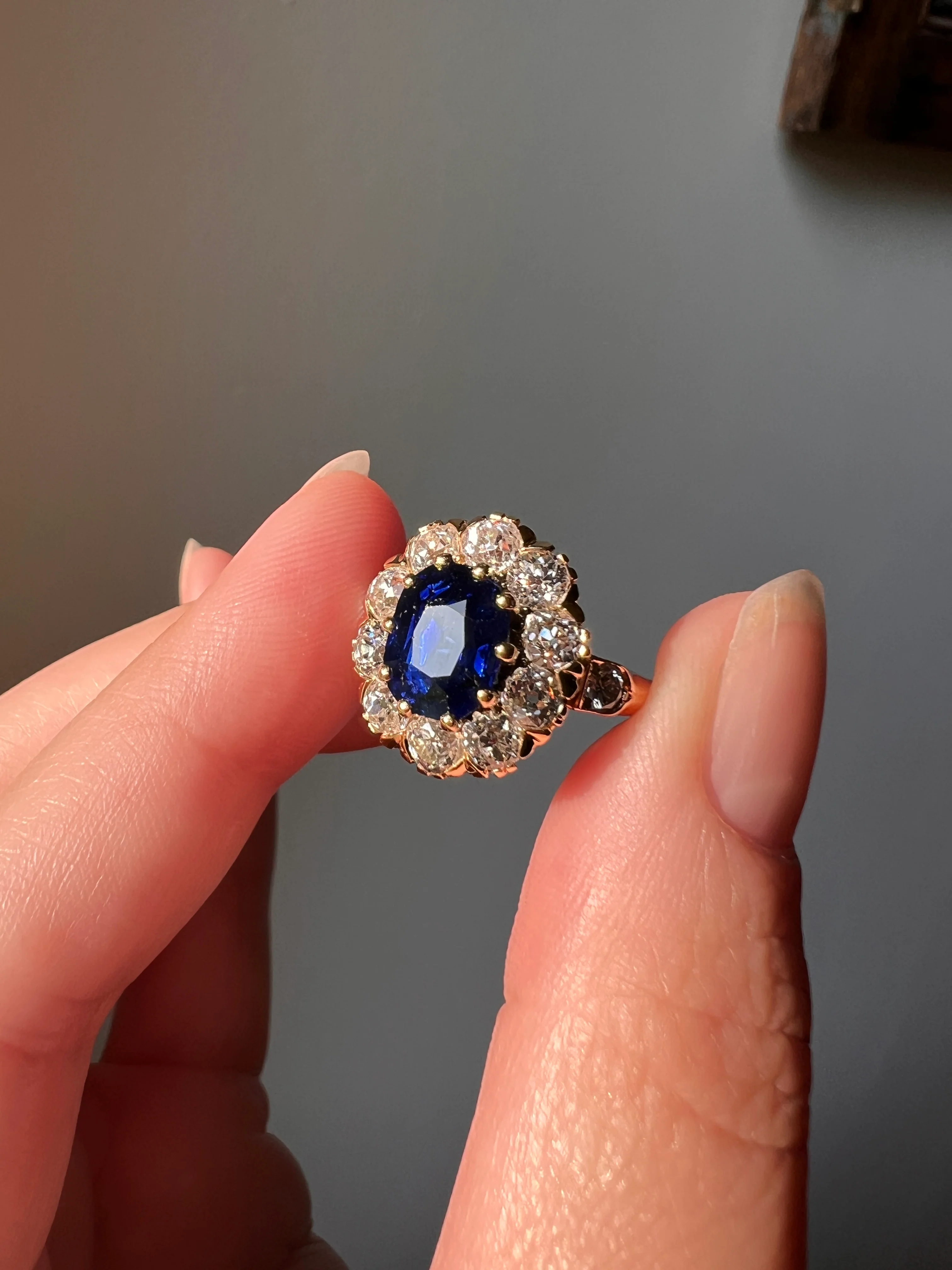 French Antique Natural Sapphire 1.7 CARAT Old Mine Cut DIAMONDS 18k Gold Halo Ring Cluster - Image 17