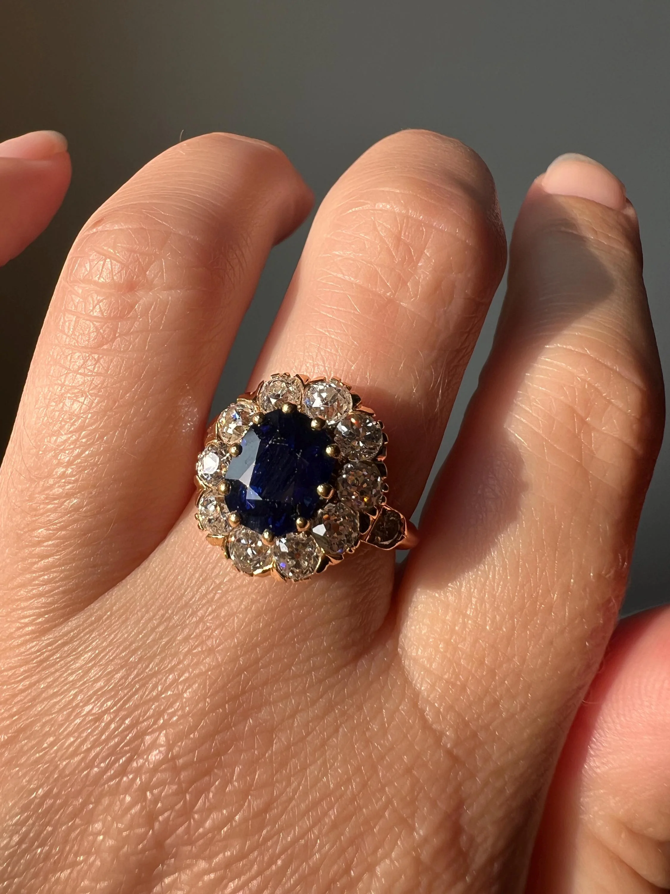 French Antique Natural Sapphire 1.7 CARAT Old Mine Cut DIAMONDS 18k Gold Halo Ring Cluster - Image 3
