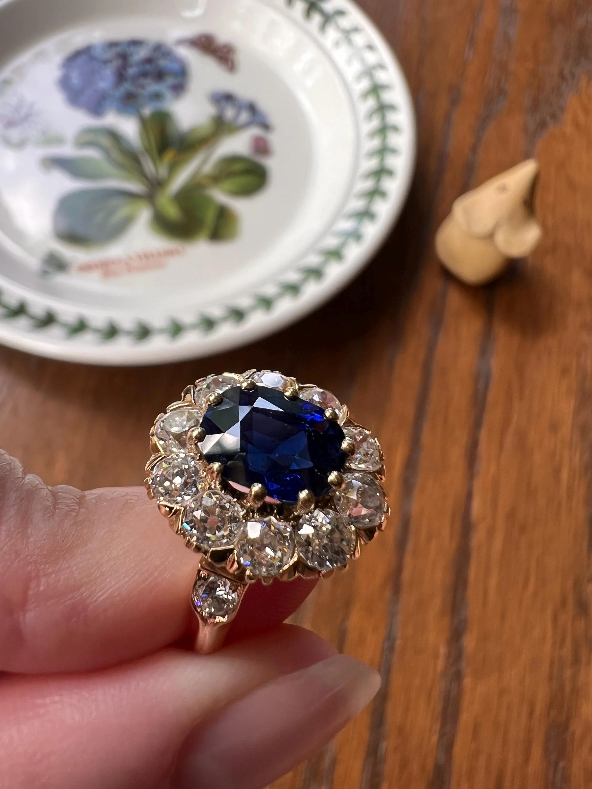 French Antique Natural Sapphire 1.7 CARAT Old Mine Cut DIAMONDS 18k Gold Halo Ring Cluster - Image 4
