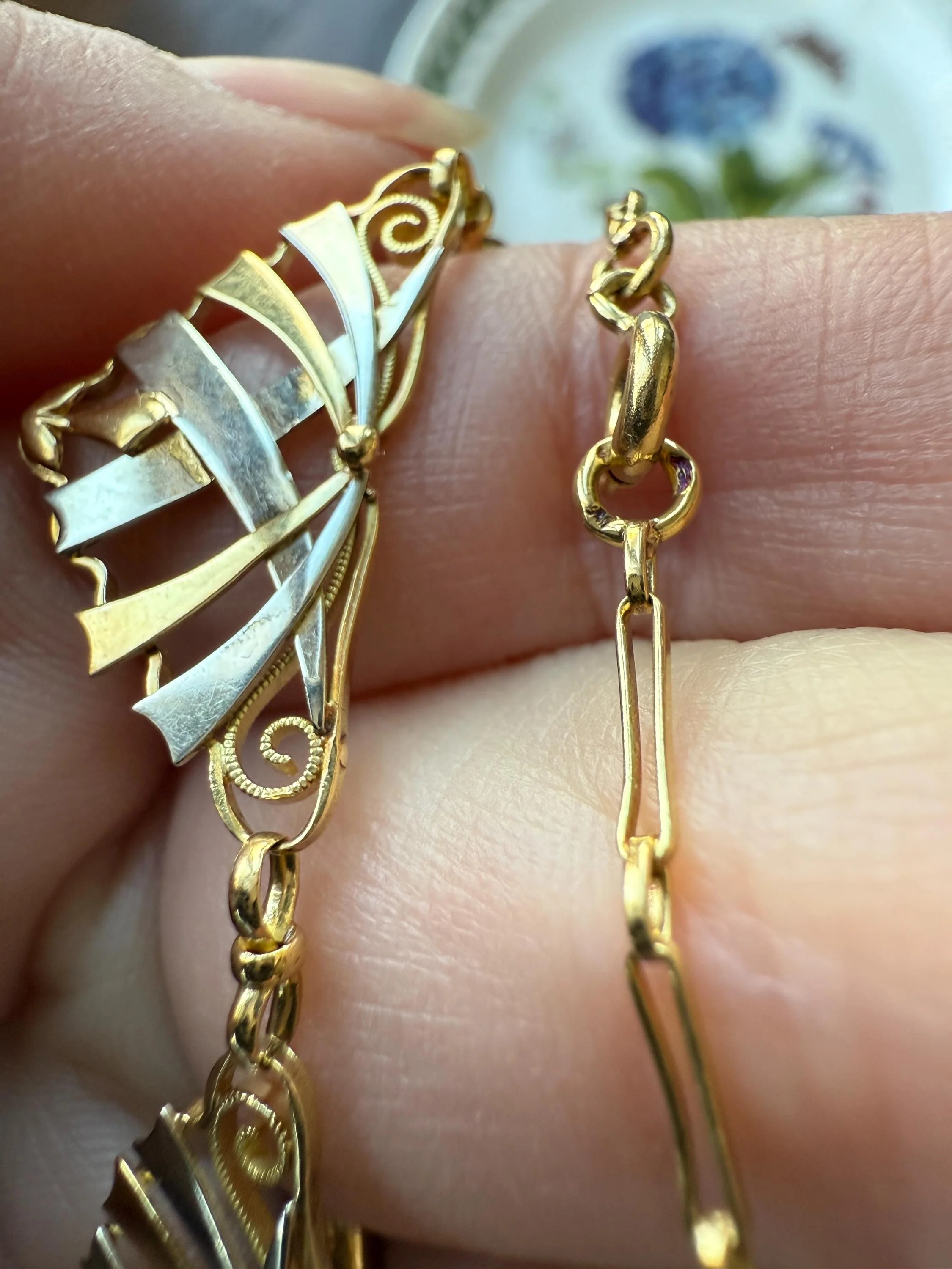French Art Deco Antique 7.5g 18k Gold Two Tone Necklace Drapery Paperclip Chain Collar Fan Panels Pendants Figural Geometric Fanned Swirl - Image 11