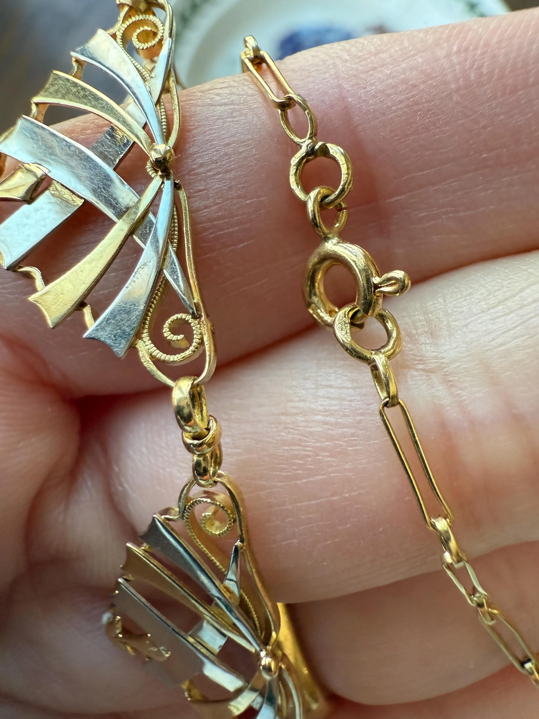 French Art Deco Antique 7.5g 18k Gold Two Tone Necklace Drapery Paperclip Chain Collar Fan Panels Pendants Figural Geometric Fanned Swirl - Image 12