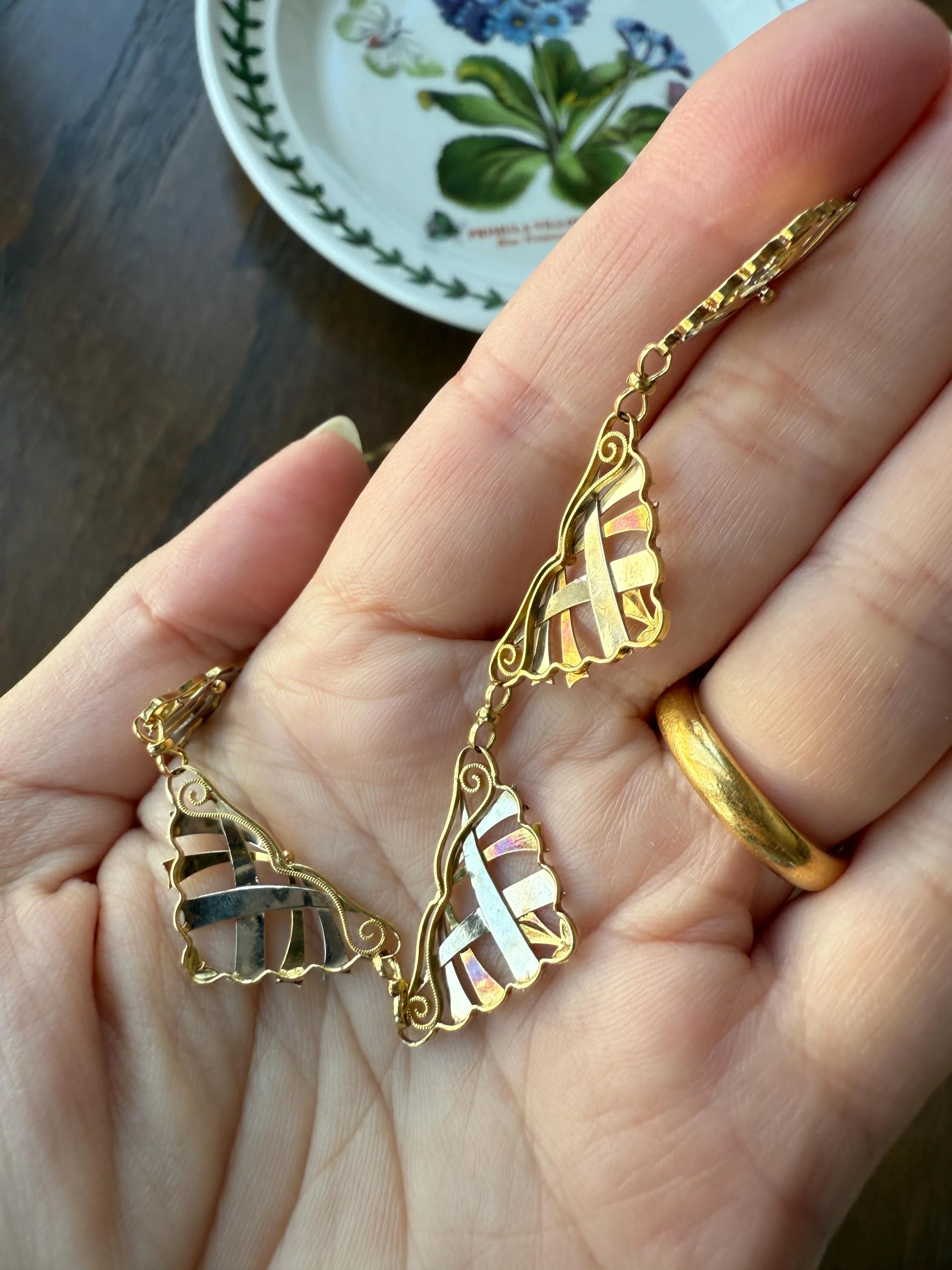 French Art Deco Antique 7.5g 18k Gold Two Tone Necklace Drapery Paperclip Chain Collar Fan Panels Pendants Figural Geometric Fanned Swirl - Image 13