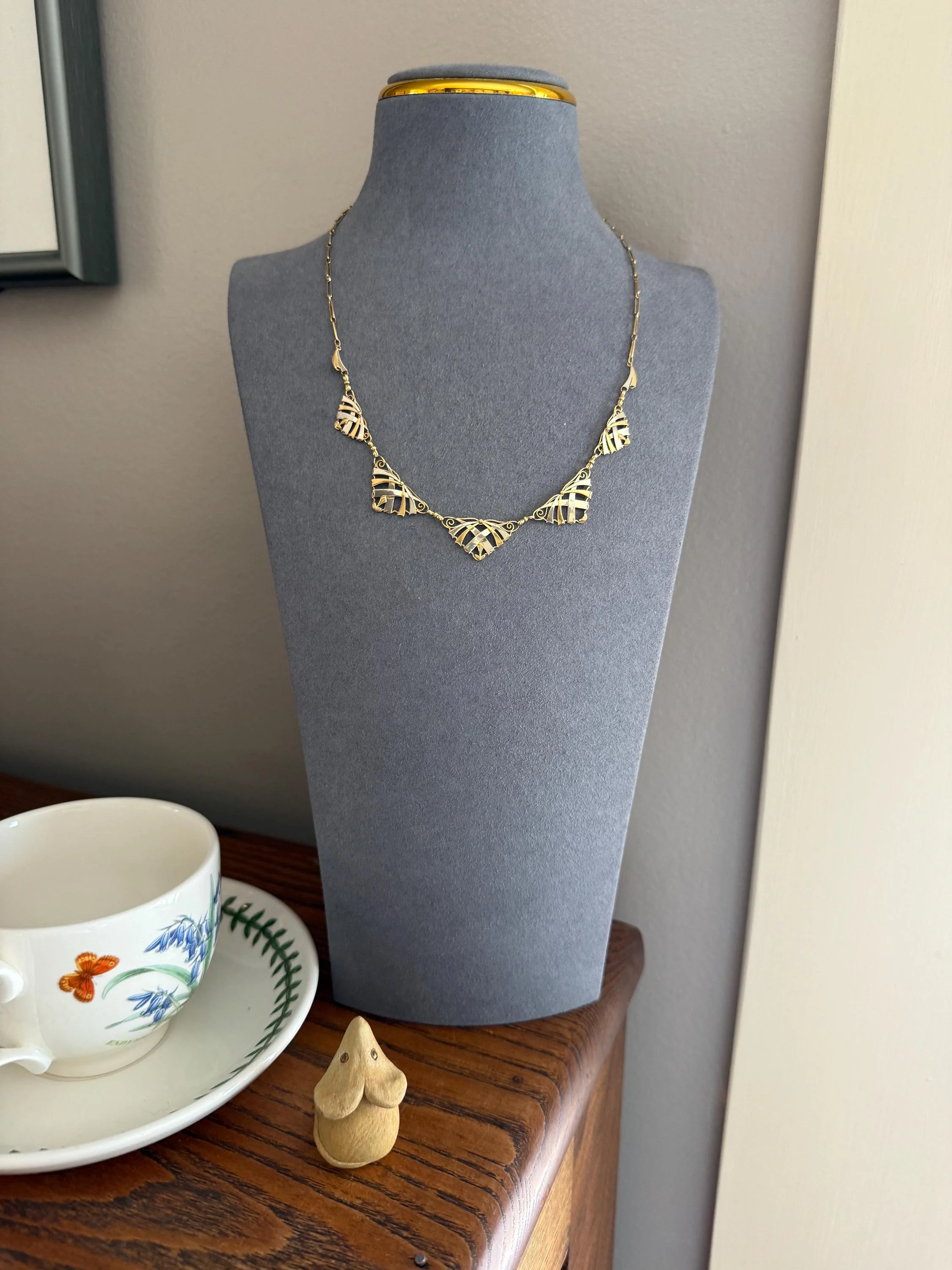 French Art Deco Antique 7.5g 18k Gold Two Tone Necklace Drapery Paperclip Chain Collar Fan Panels Pendants Figural Geometric Fanned Swirl - Image 2
