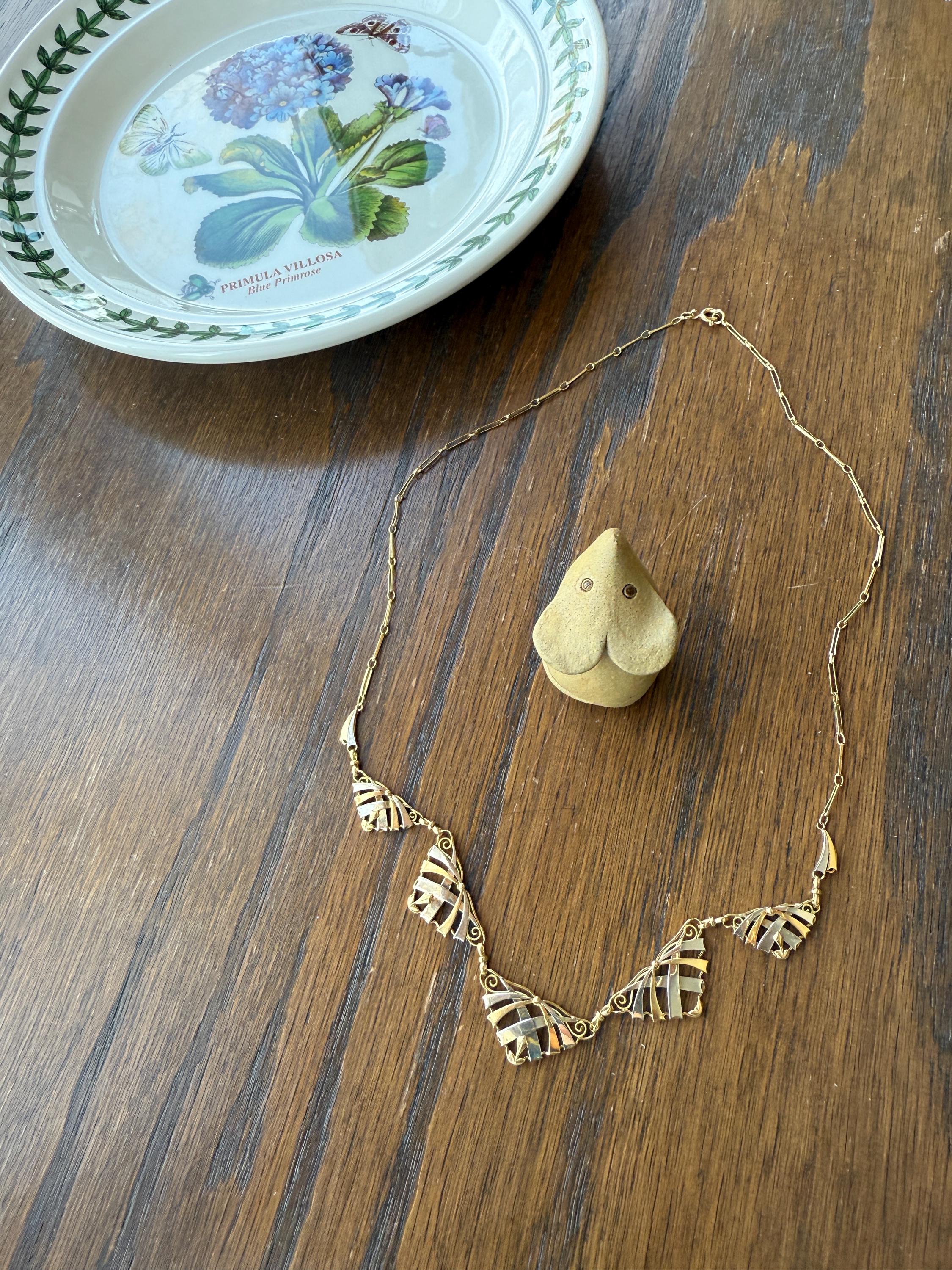 French Art Deco Antique 7.5g 18k Gold Two Tone Necklace Drapery Paperclip Chain Collar Fan Panels Pendants Figural Geometric Fanned Swirl - Image 3