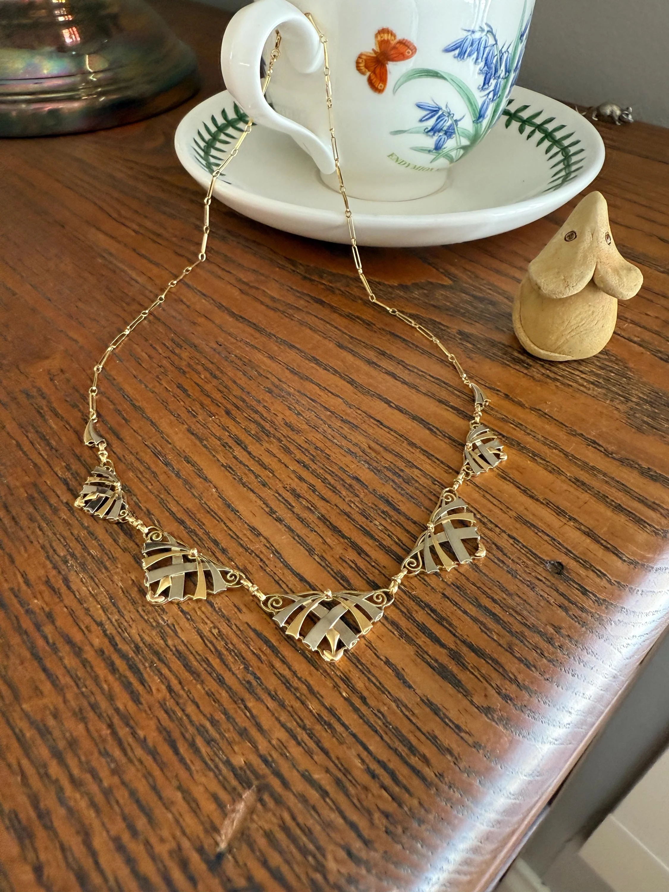 French Art Deco Antique 7.5g 18k Gold Two Tone Necklace Drapery Paperclip Chain Collar Fan Panels Pendants Figural Geometric Fanned Swirl - Image 4