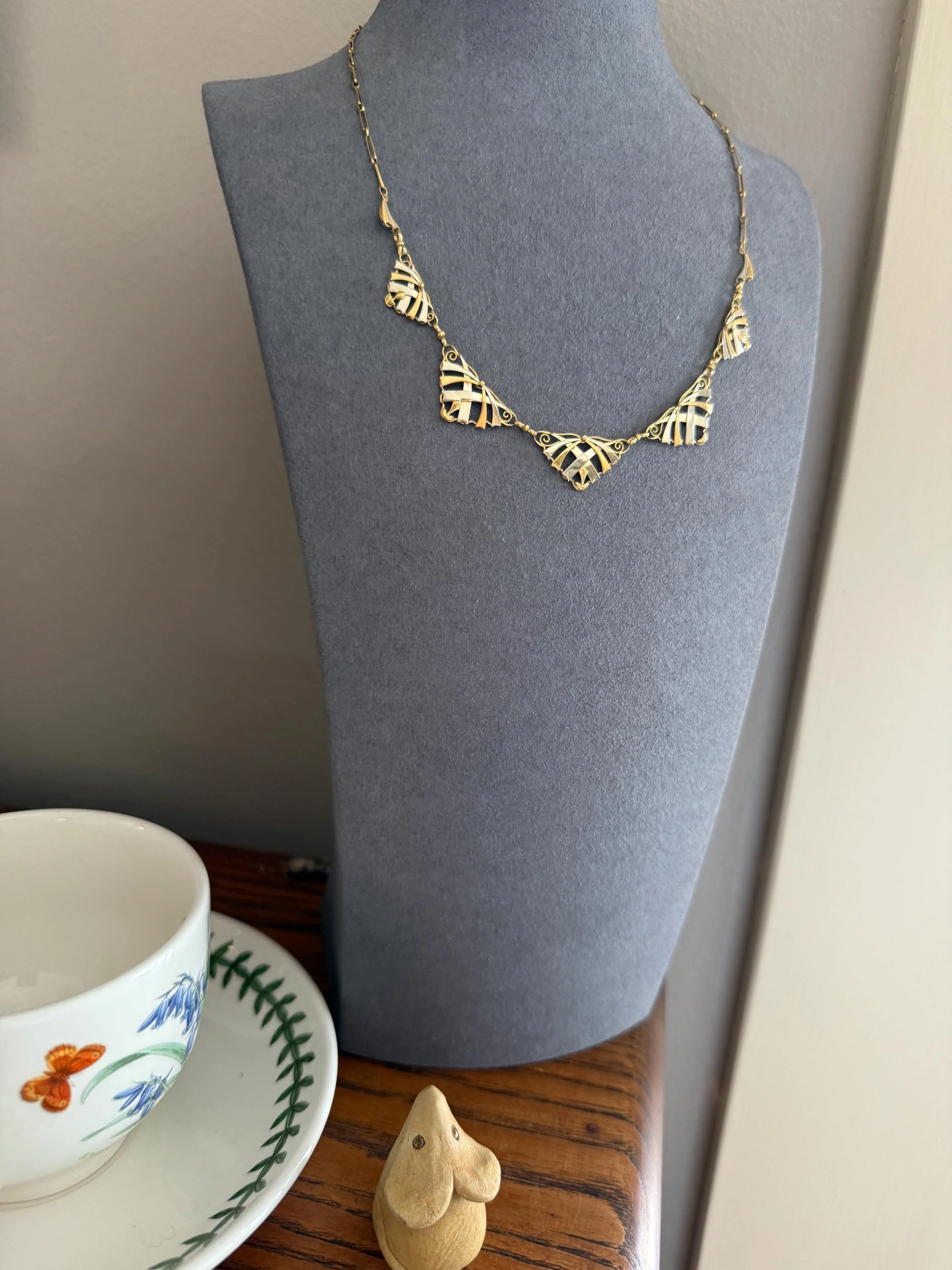 French Art Deco Antique 7.5g 18k Gold Two Tone Necklace Drapery Paperclip Chain Collar Fan Panels Pendants Figural Geometric Fanned Swirl - Image 8