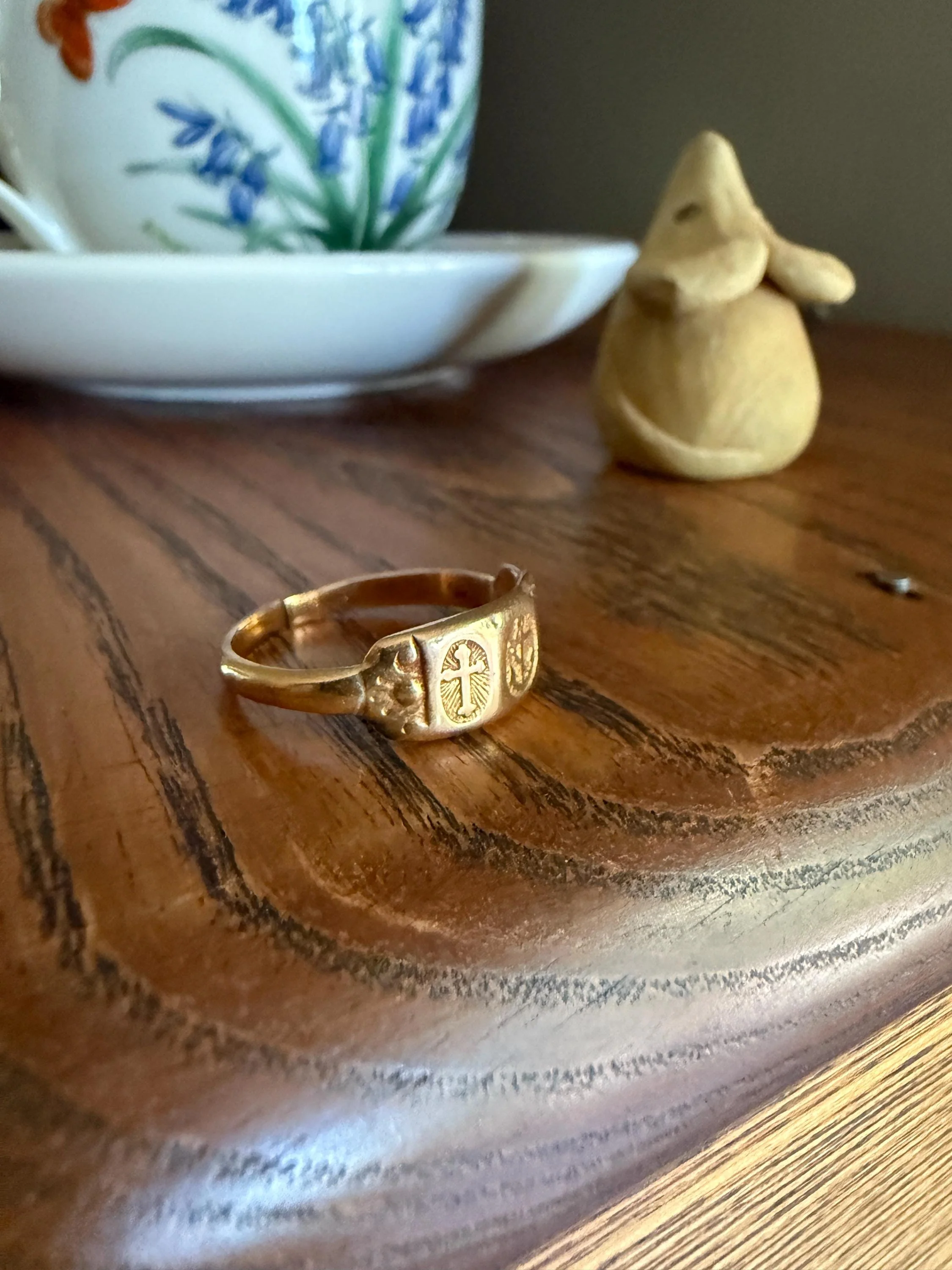 French VICTORIAN Era Antique Ring 18k Gold 3 Virtues Faith Hope Anchor Heart Cross Beveled Stacker Band Belle Epoque Figural - Image 4