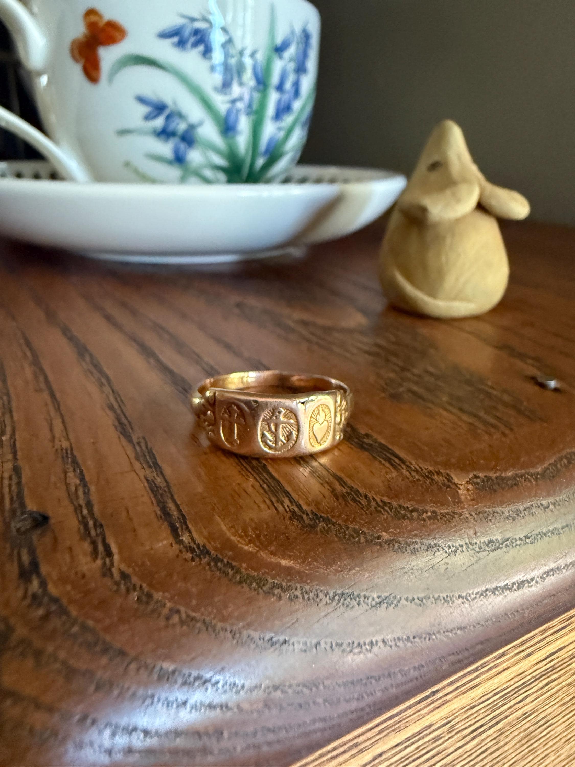 French VICTORIAN Era Antique Ring 18k Gold 3 Virtues Faith Hope Anchor Heart Cross Beveled Stacker Band Belle Epoque Figural - Image 5