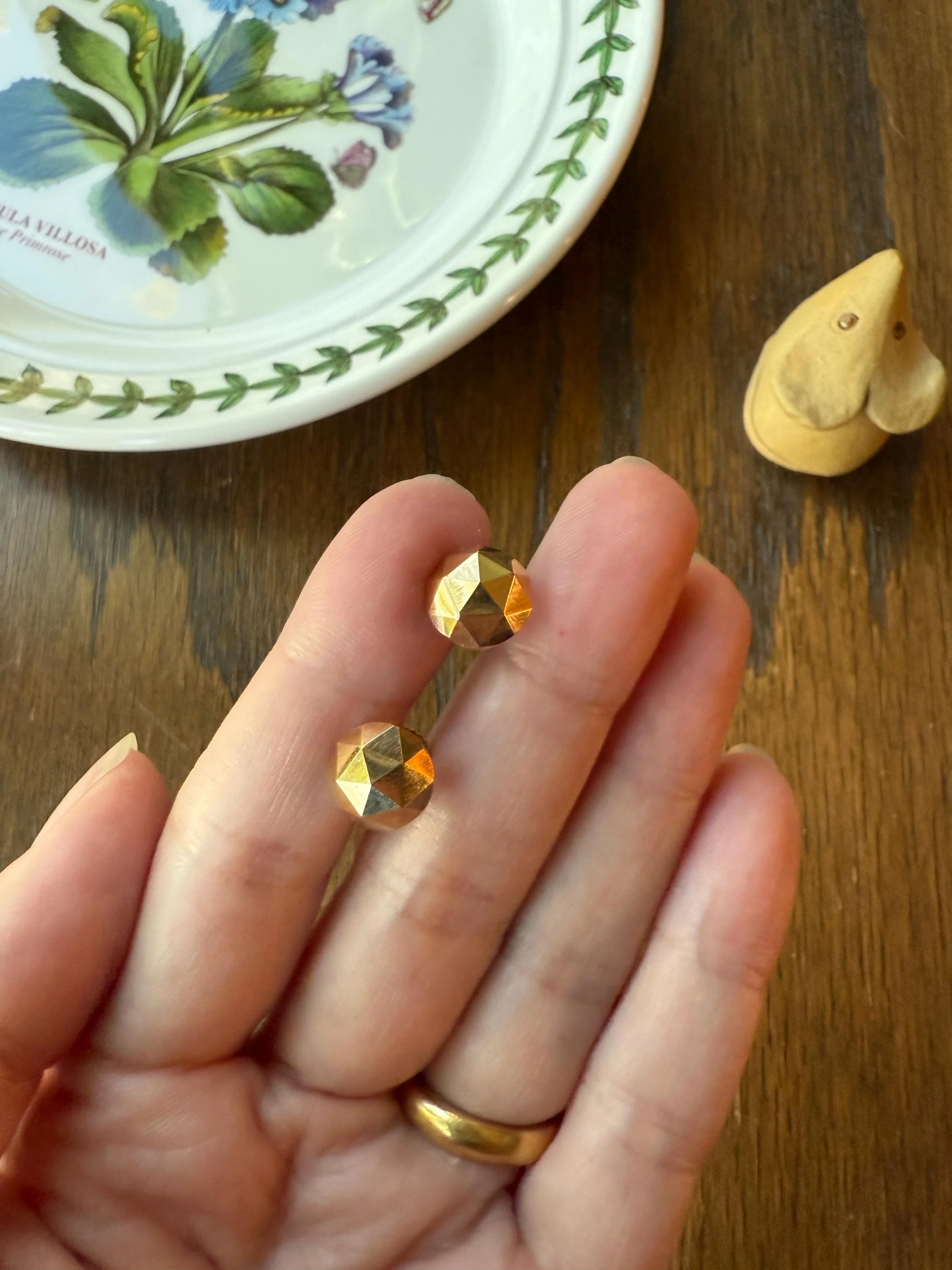 French Vintage - Antique Gold Faceted Bead 3D Button Studs Vintage 18k GOLD Solid EARRINGS Earstack Geodesic Dome Shimmer Stud Minimalist - Image 4