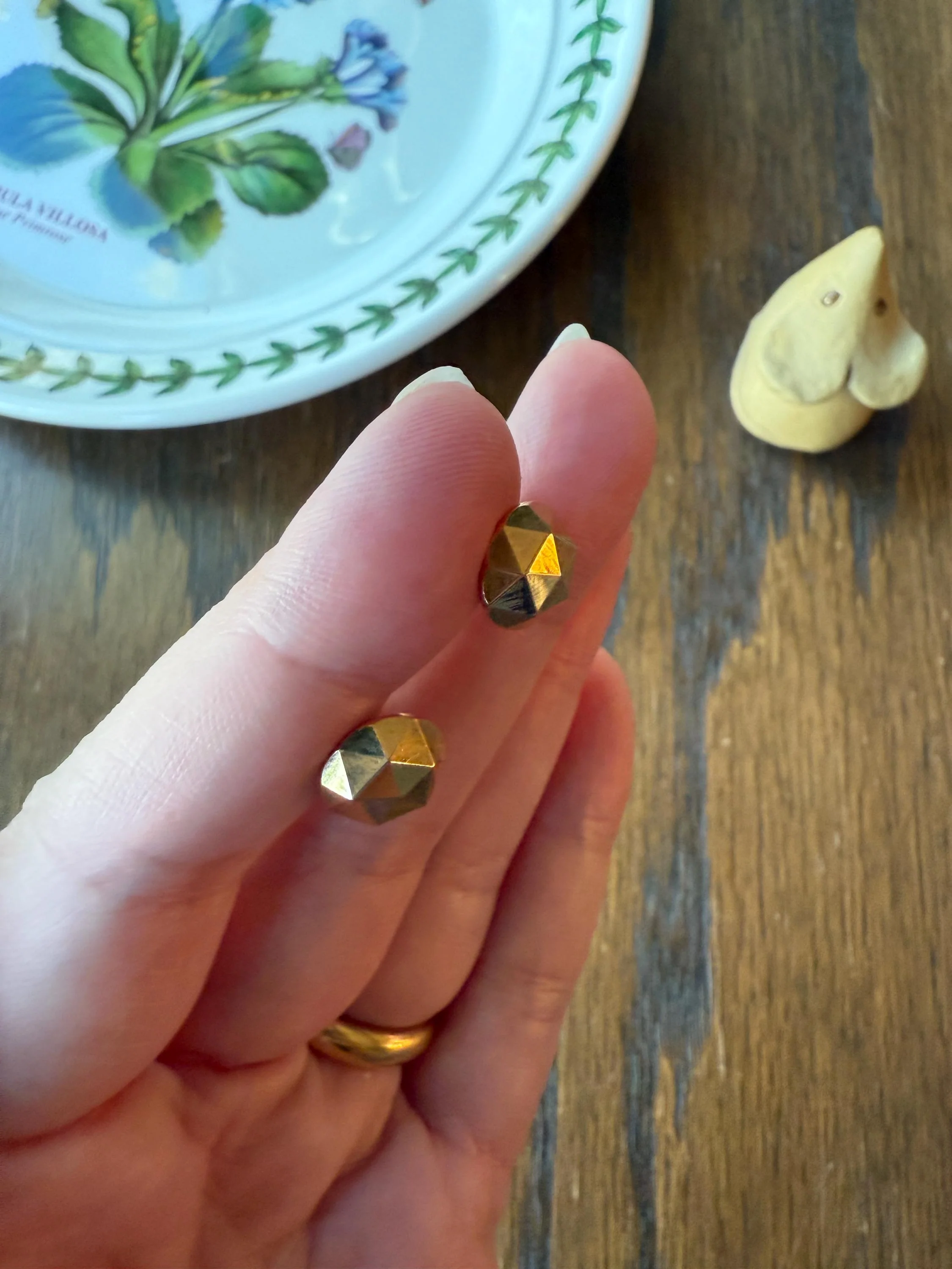 French Vintage - Antique Gold Faceted Bead 3D Button Studs Vintage 18k GOLD Solid EARRINGS Earstack Geodesic Dome Shimmer Stud Minimalist - Image 9