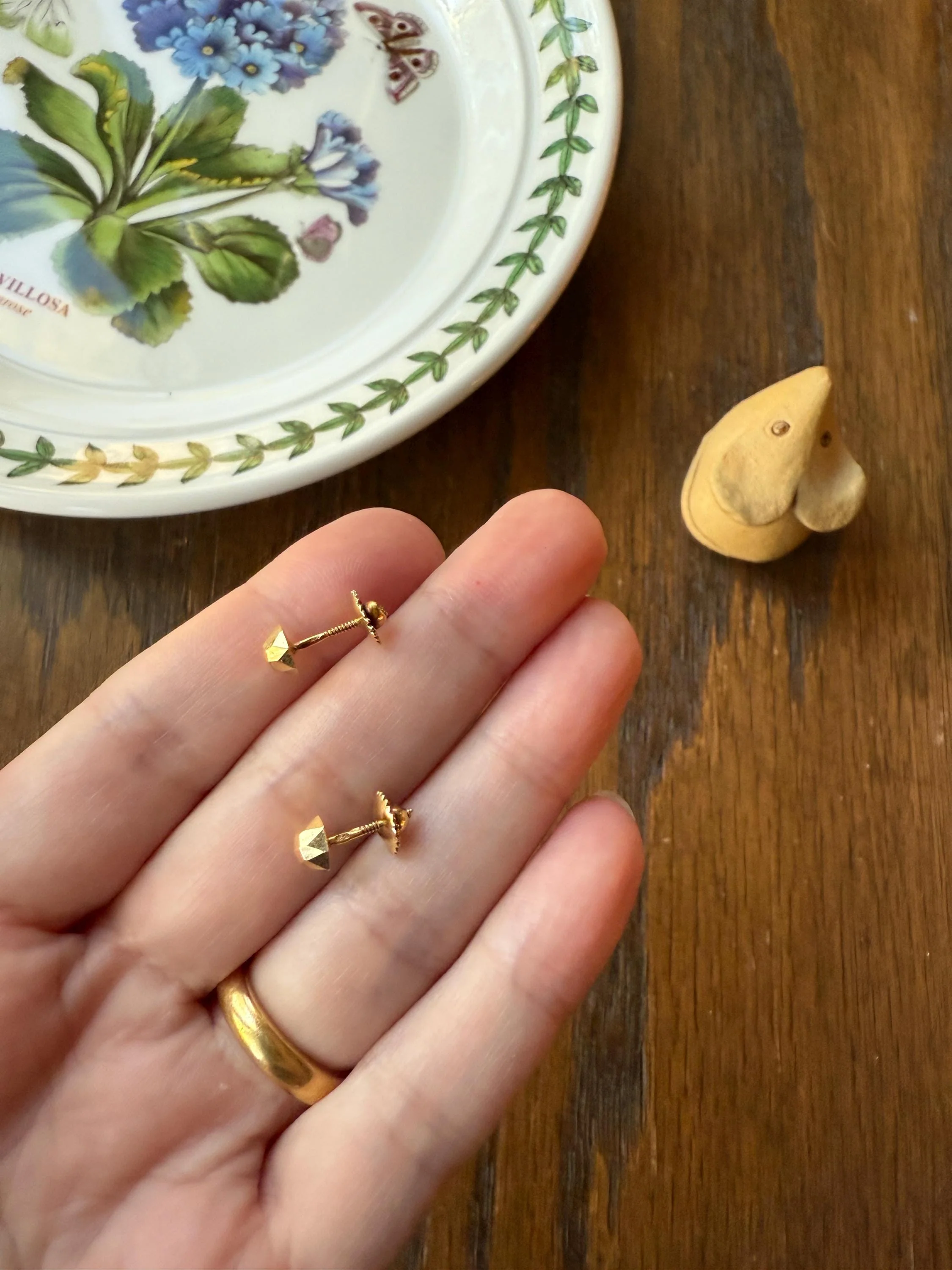French Vintage - Antique Gold Faceted Bead 3D Button Studs Vintage 18k GOLD Solid EARRINGS Earstack Geodesic Dome Shimmer Stud Minimalist 2 - Image 3