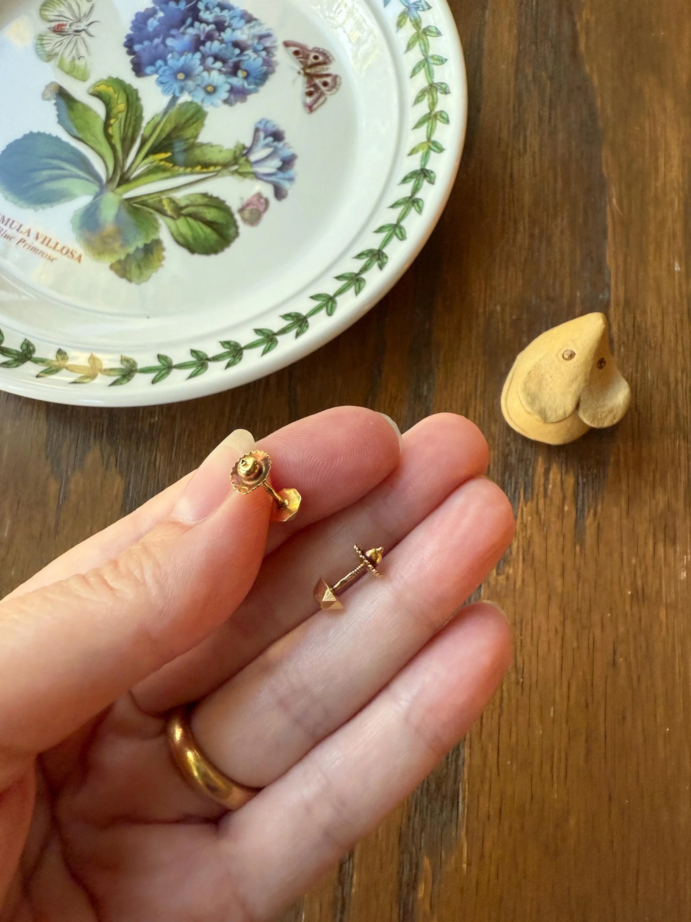 French Vintage - Antique Gold Faceted Bead 3D Button Studs Vintage 18k GOLD Solid EARRINGS Earstack Geodesic Dome Shimmer Stud Minimalist 2 - Image 9