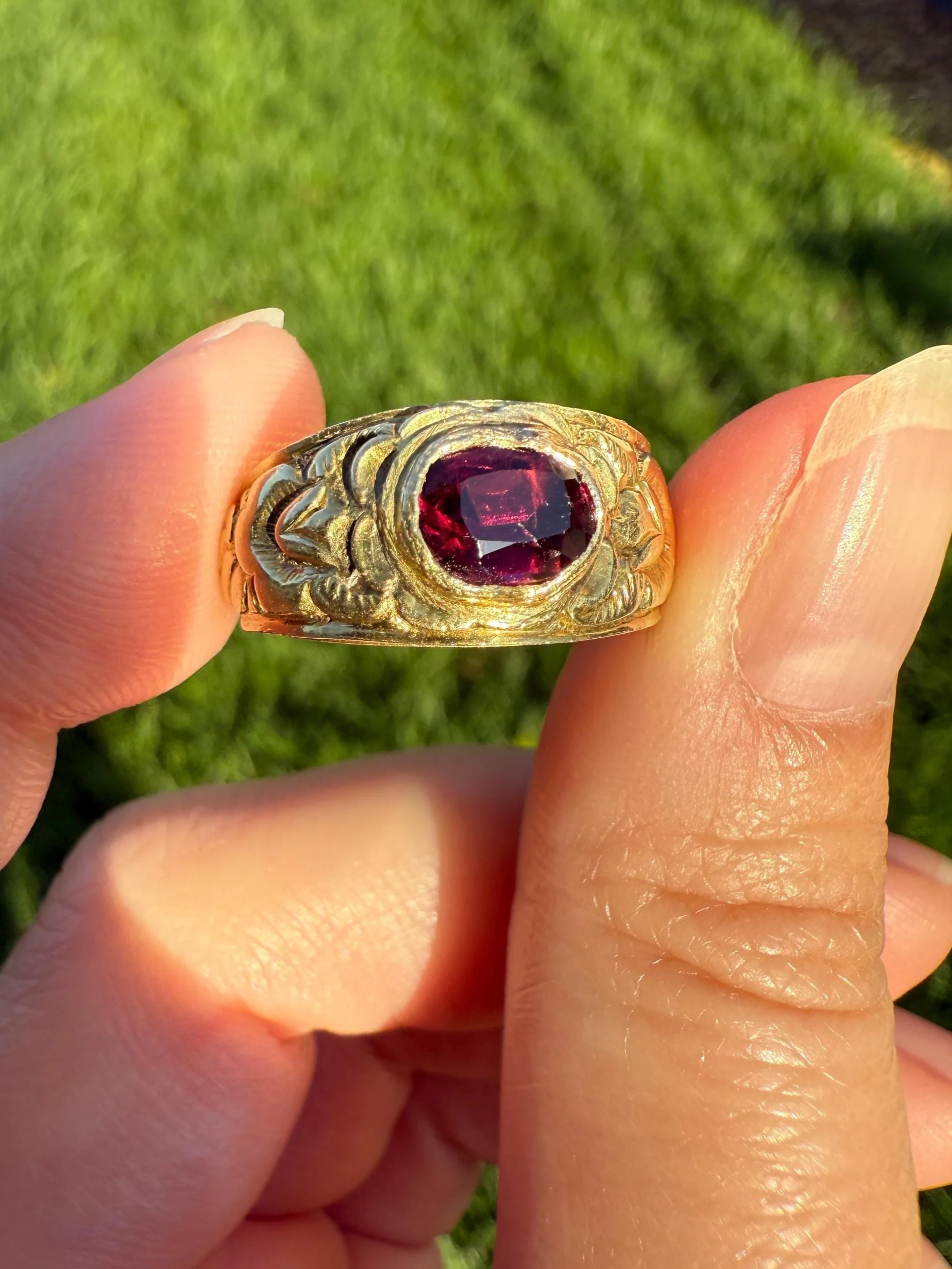 GARNET Victorian Antique Chunky FLORAL Wide Band 18k Gold Ring French Embossed Roses Purple East West Bezel Set Stacker Heavy