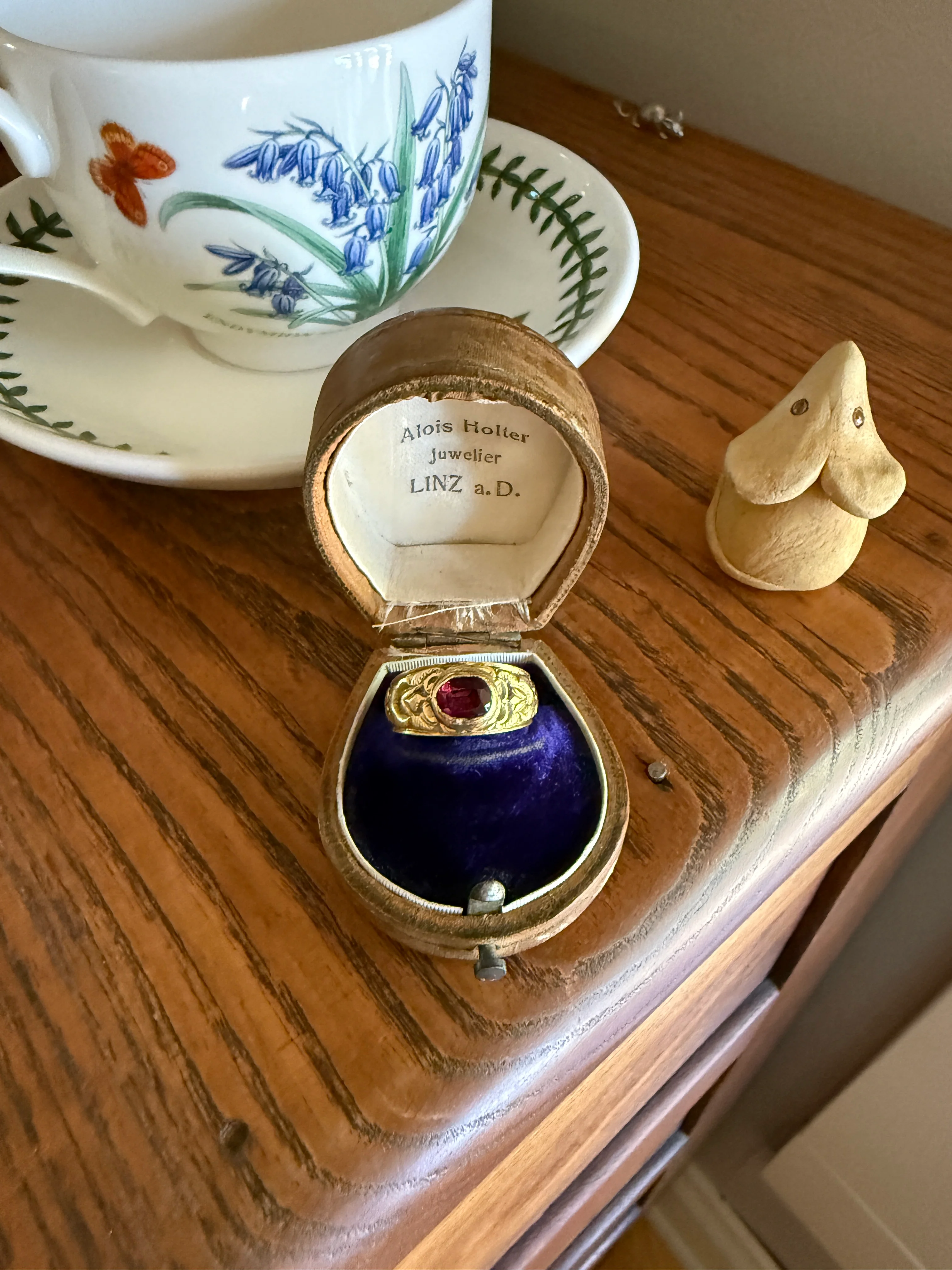 GARNET Victorian Antique Chunky FLORAL Wide Band 18k Gold Ring French Embossed Roses Purple East West Bezel Set Stacker Heavy - Image 12