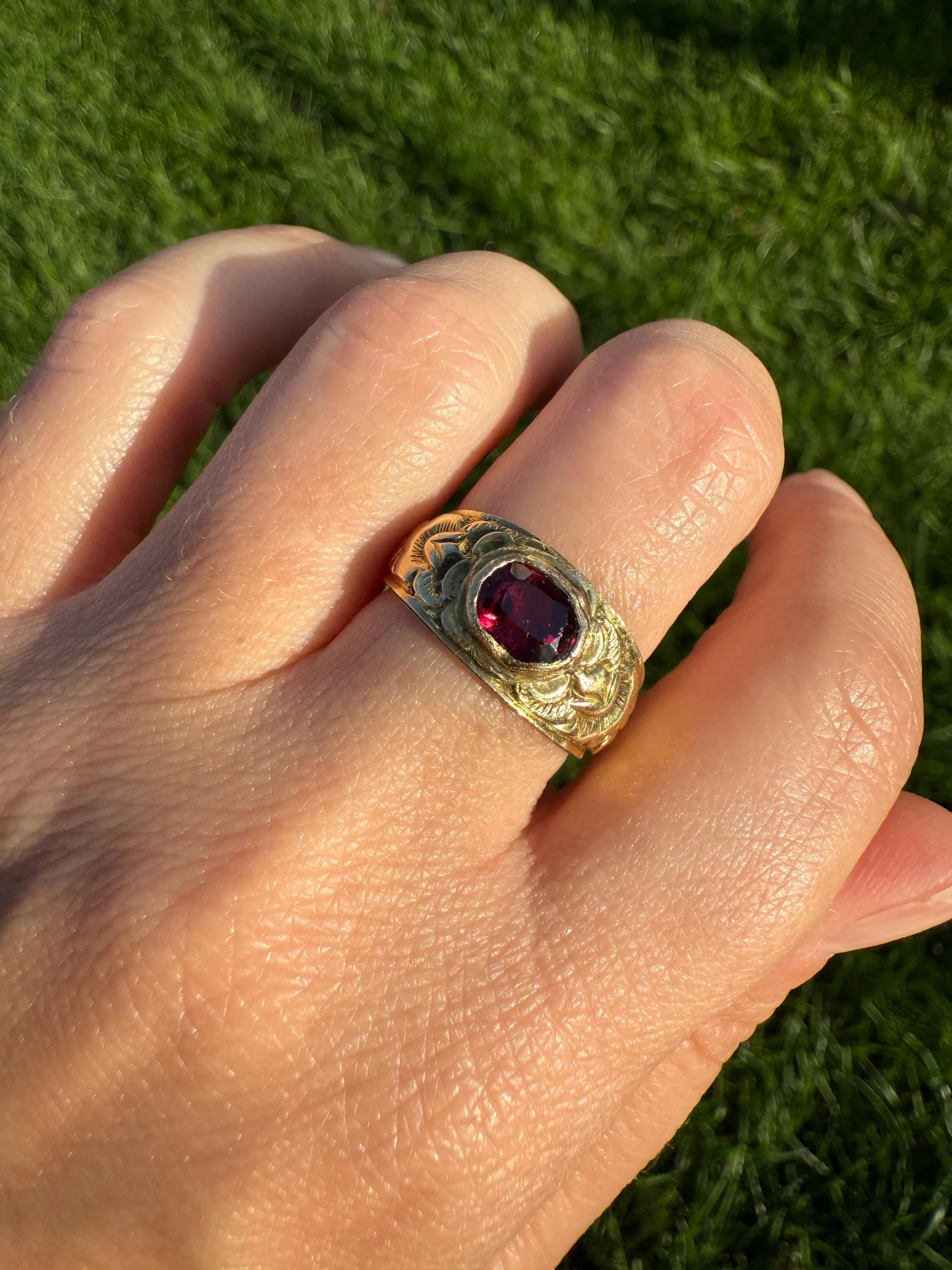 GARNET Victorian Antique Chunky FLORAL Wide Band 18k Gold Ring French Embossed Roses Purple East West Bezel Set Stacker Heavy - Image 3