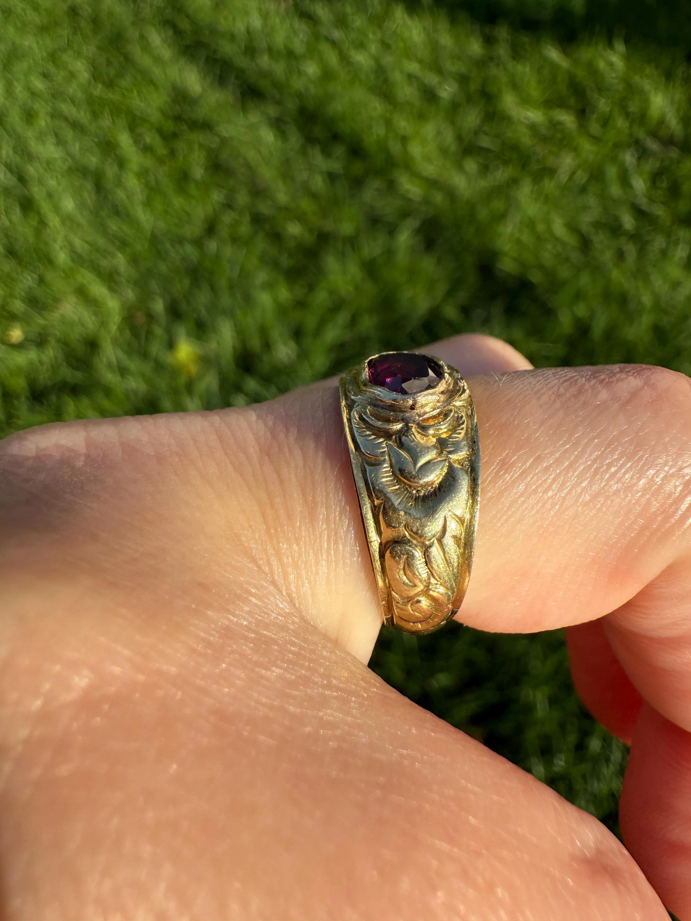 GARNET Victorian Antique Chunky FLORAL Wide Band 18k Gold Ring French Embossed Roses Purple East West Bezel Set Stacker Heavy - Image 5