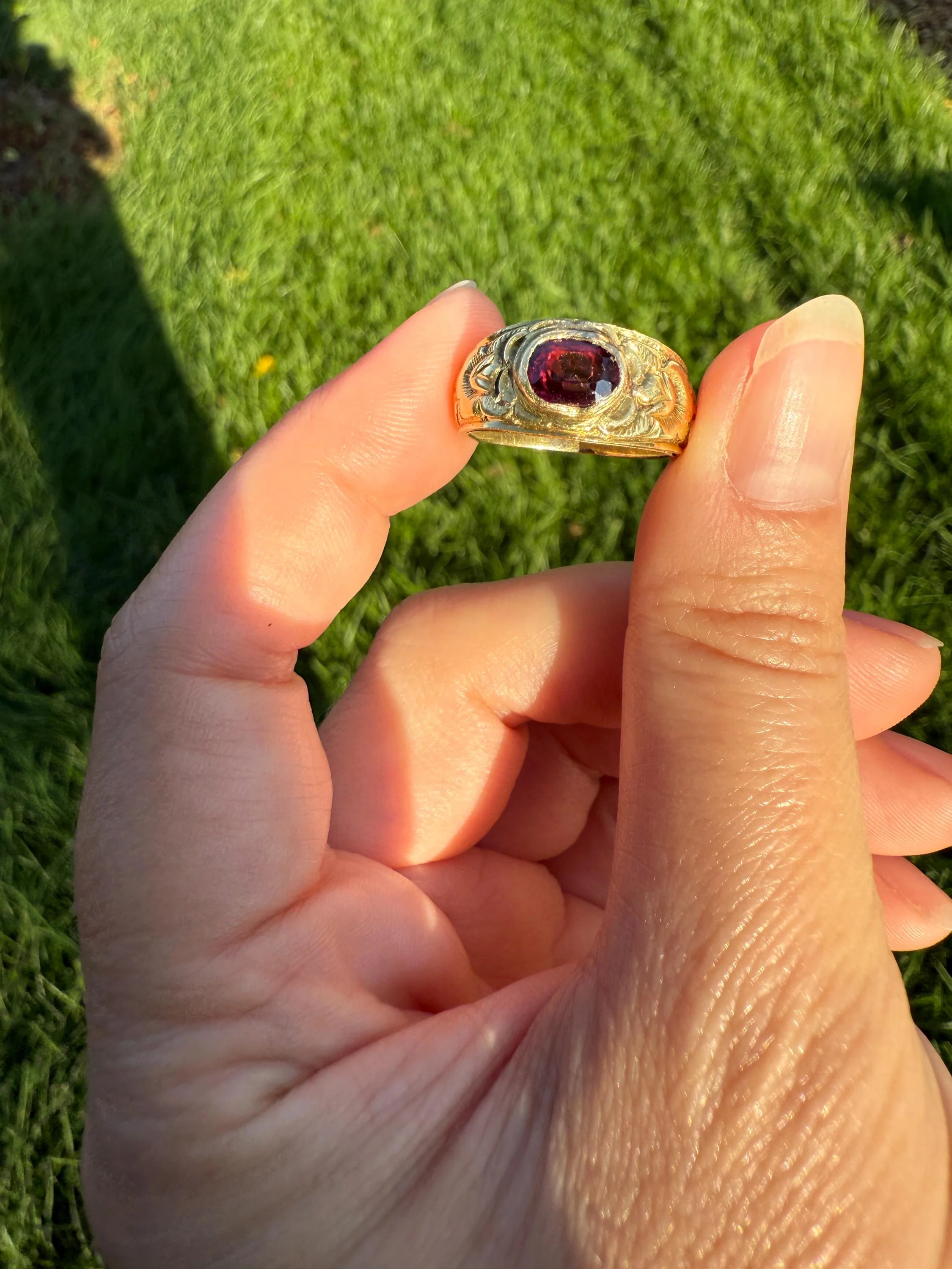 GARNET Victorian Antique Chunky FLORAL Wide Band 18k Gold Ring French Embossed Roses Purple East West Bezel Set Stacker Heavy - Image 7