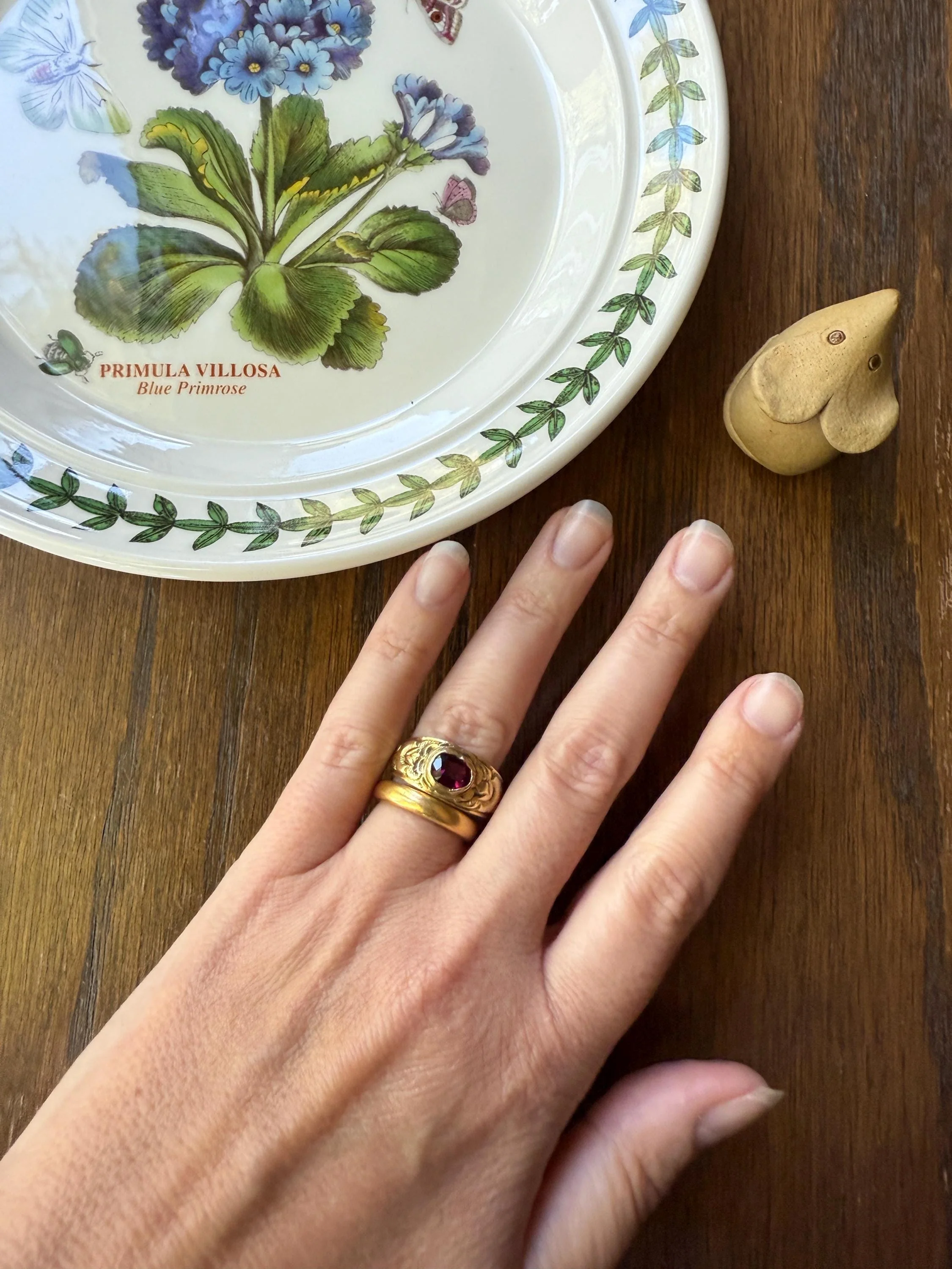 GARNET Victorian Antique Chunky FLORAL Wide Band 18k Gold Ring French Embossed Roses Purple East West Bezel Set Stacker Heavy - Image 8