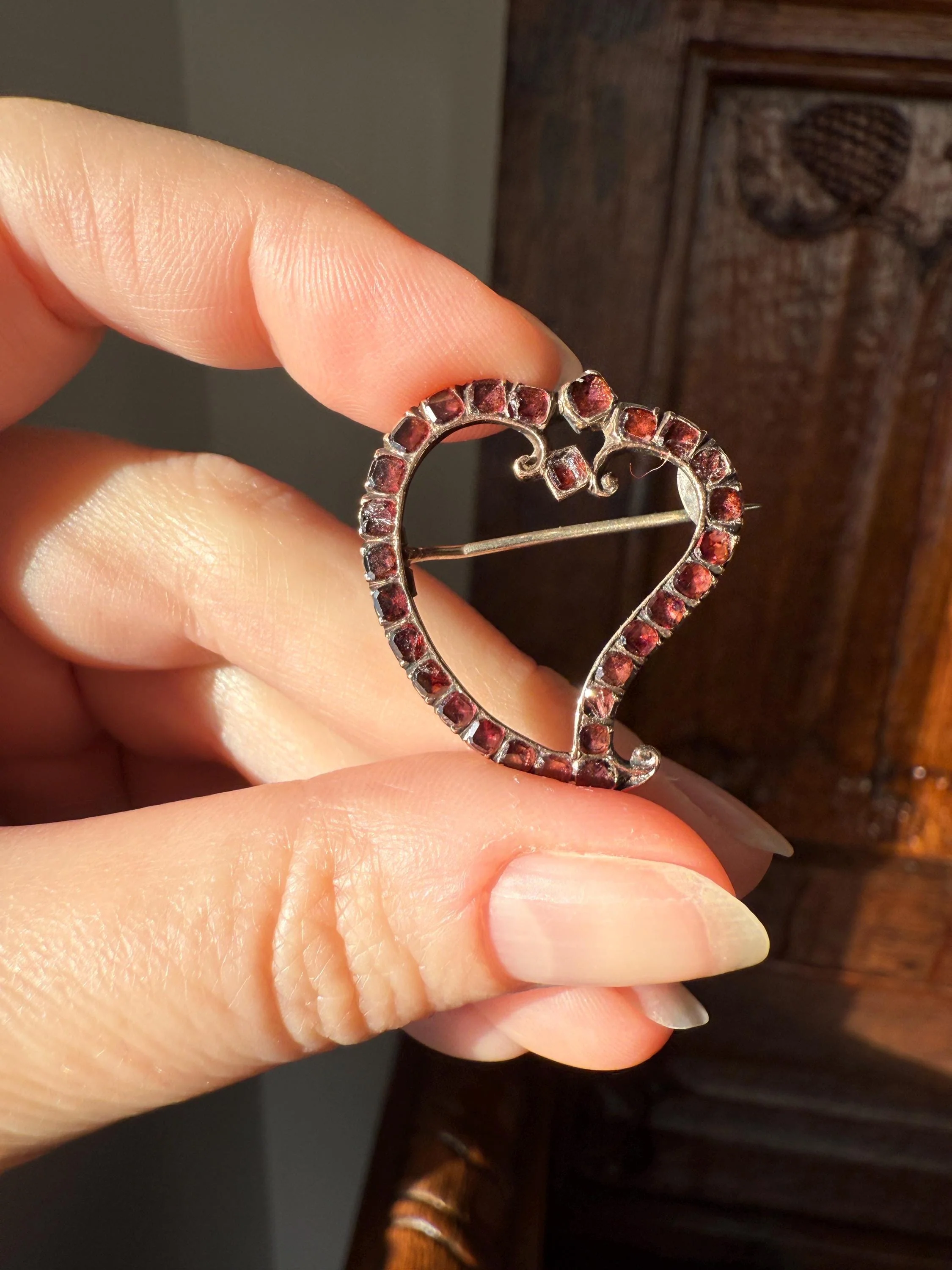 Georgian Antique Crowned WITCH'S HEART Flat Cut Garnet Figural 9k Gold Brooch Pendant Charm Holder Extender Connector Romantic Gift - Image 11