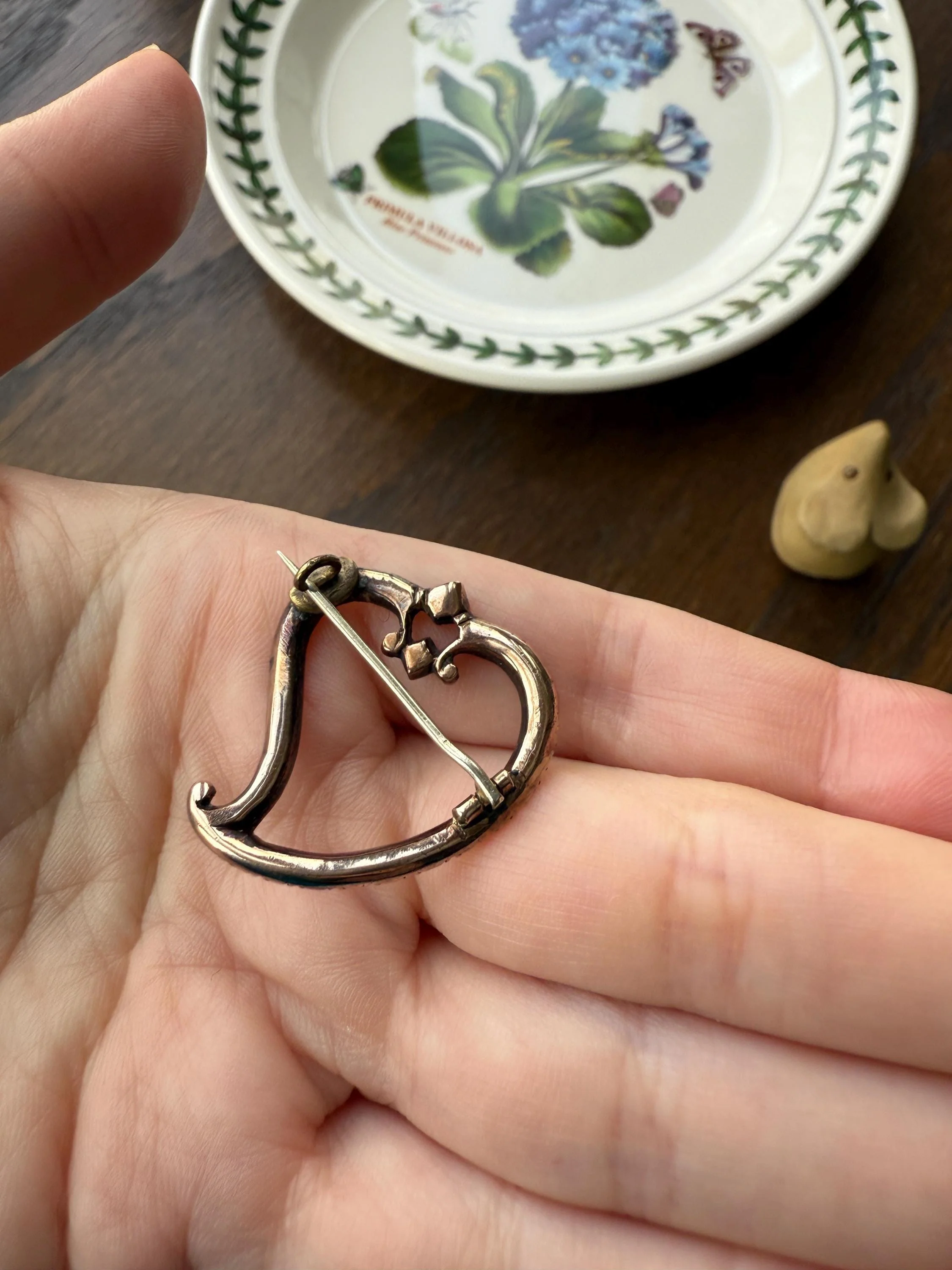 Georgian Antique Crowned WITCH'S HEART Flat Cut Garnet Figural 9k Gold Brooch Pendant Charm Holder Extender Connector Romantic Gift - Image 20