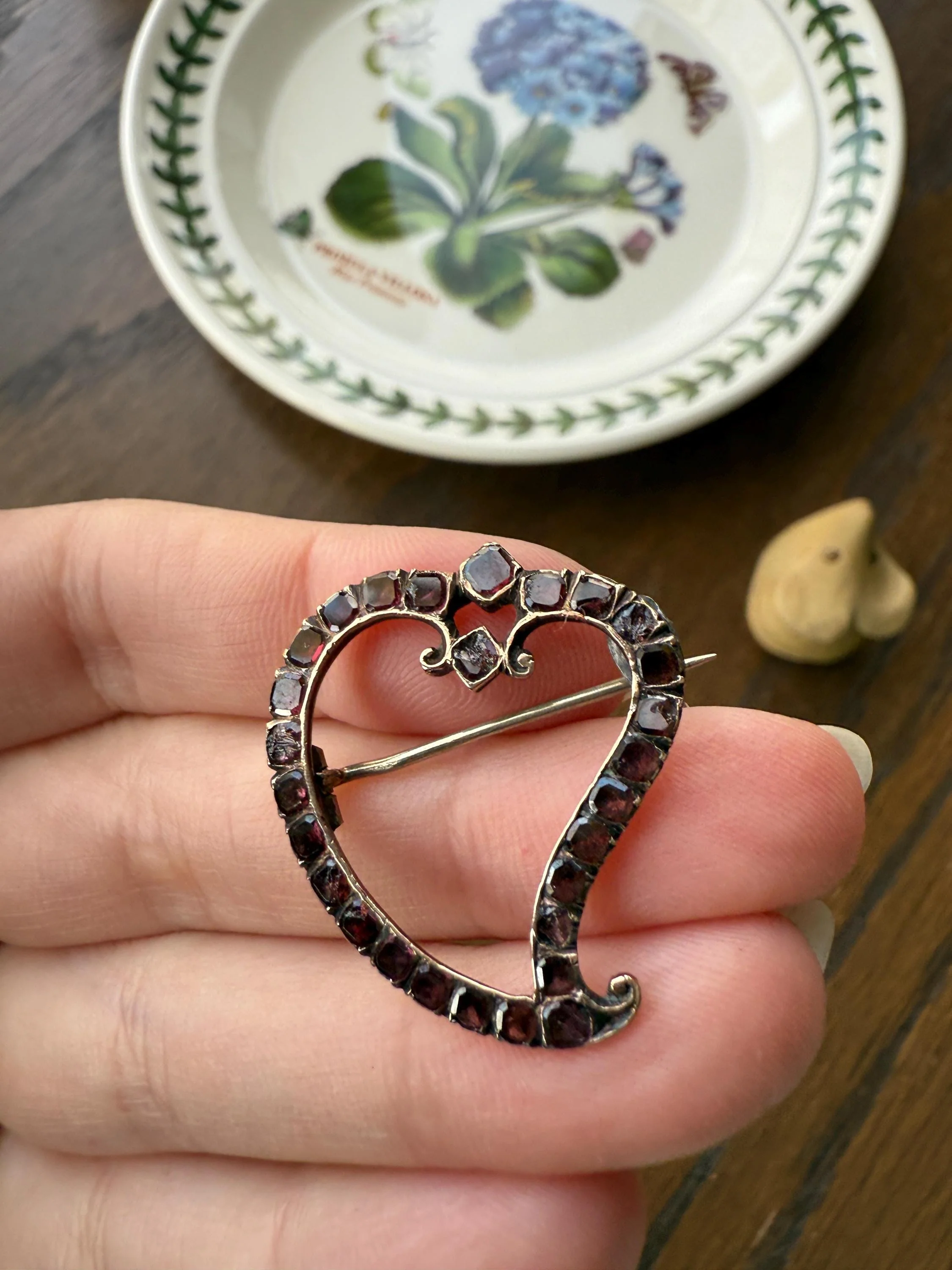 Georgian Antique Crowned WITCH'S HEART Flat Cut Garnet Figural 9k Gold Brooch Pendant Charm Holder Extender Connector Romantic Gift - Image 3