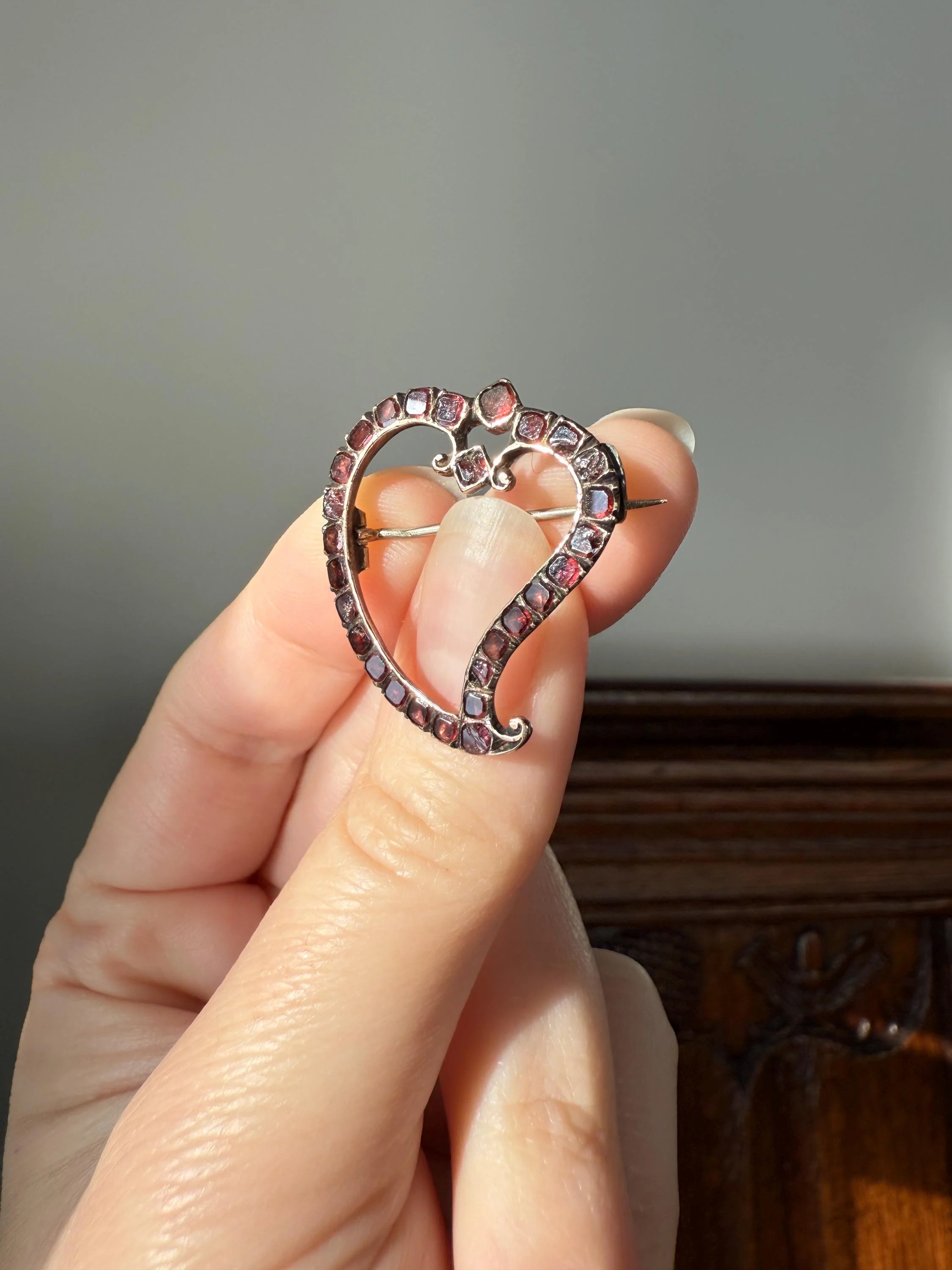 Georgian Antique Crowned WITCH'S HEART Flat Cut Garnet Figural 9k Gold Brooch Pendant Charm Holder Extender Connector Romantic Gift - Image 5