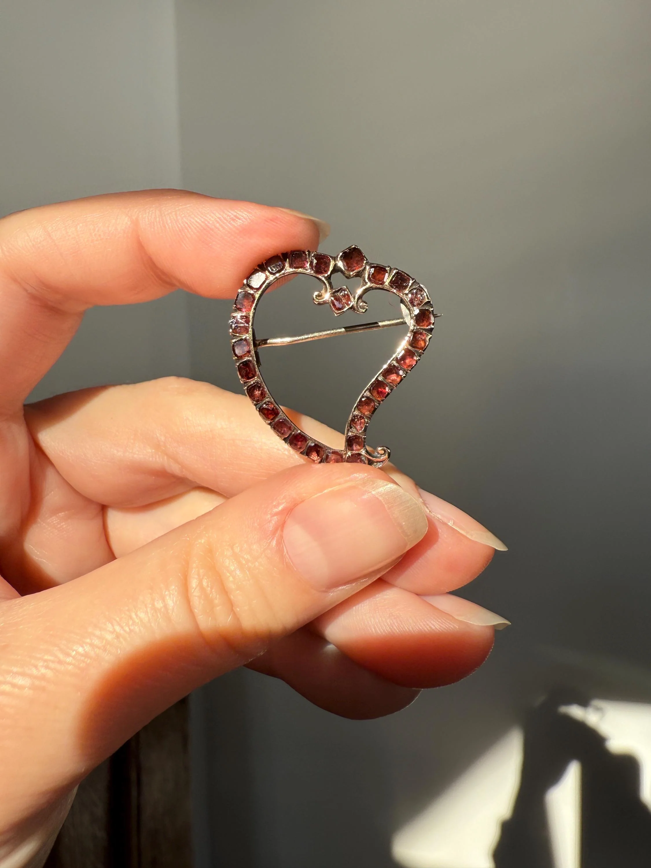 Georgian Antique Crowned WITCH'S HEART Flat Cut Garnet Figural 9k Gold Brooch Pendant Charm Holder Extender Connector Romantic Gift - Image 6