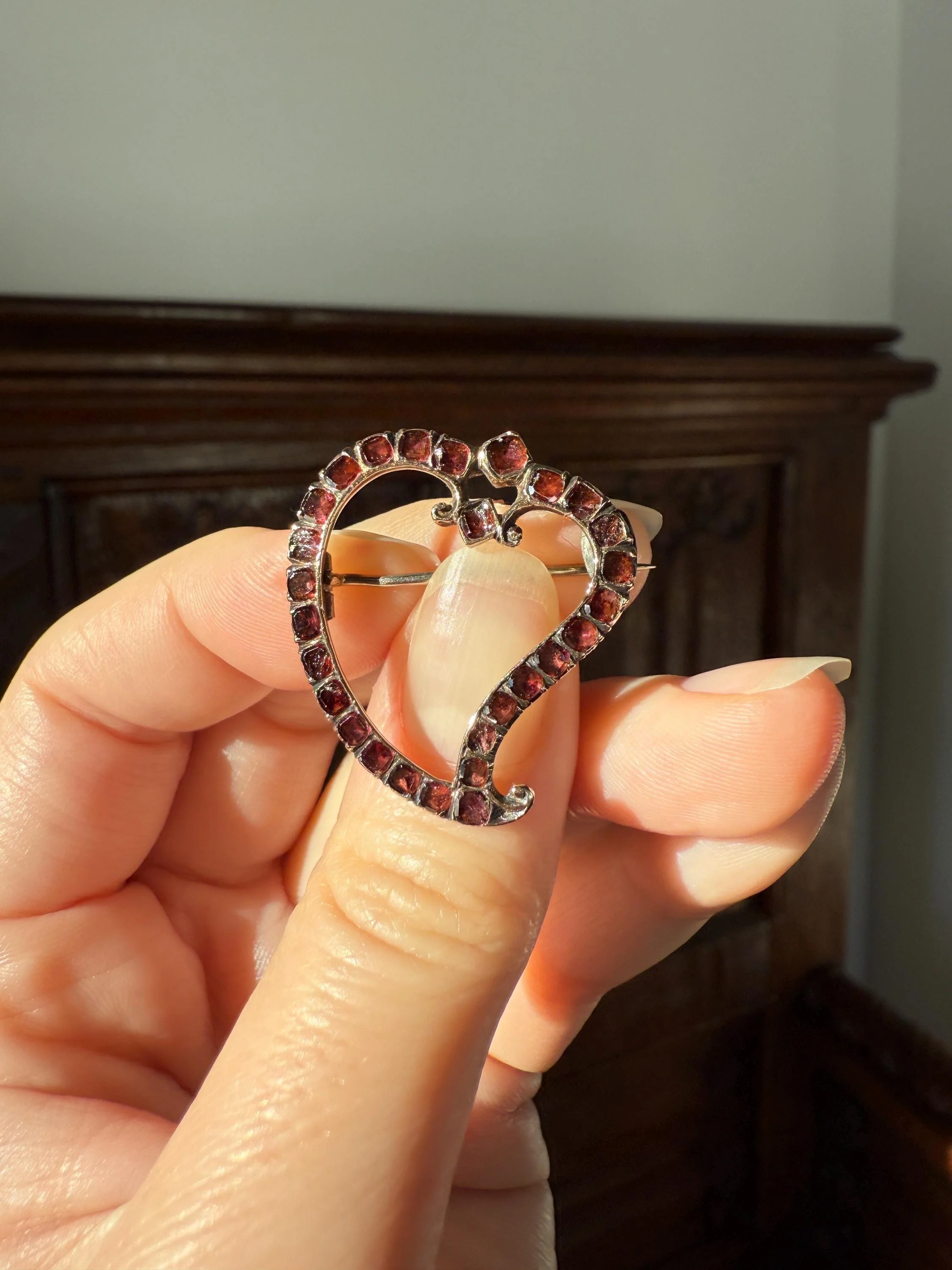 Georgian Antique Crowned WITCH'S HEART Flat Cut Garnet Figural 9k Gold Brooch Pendant Charm Holder Extender Connector Romantic Gift - Image 7