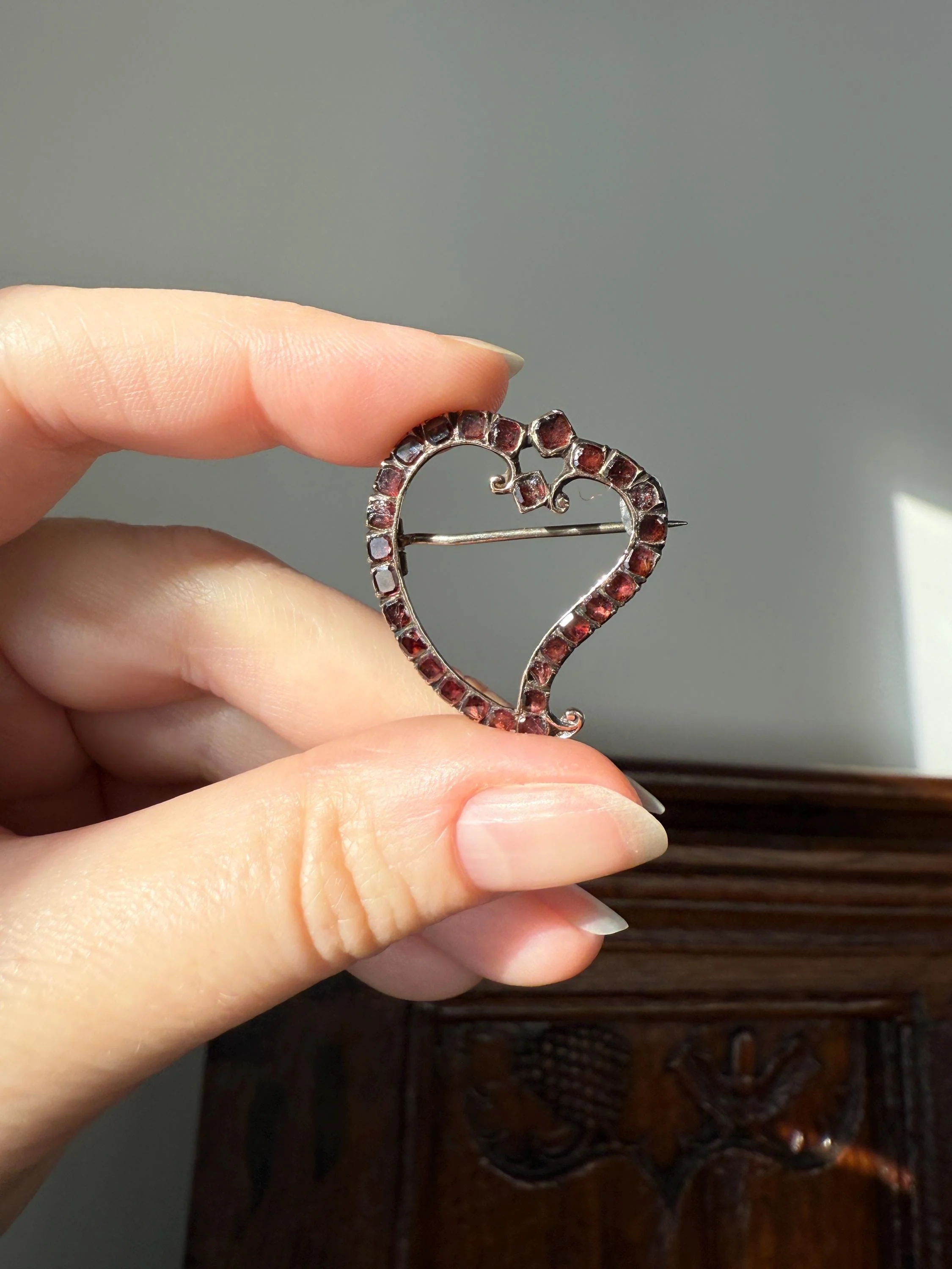 Georgian Antique Crowned WITCH'S HEART Flat Cut Garnet Figural 9k Gold Brooch Pendant Charm Holder Extender Connector Romantic Gift - Image 8