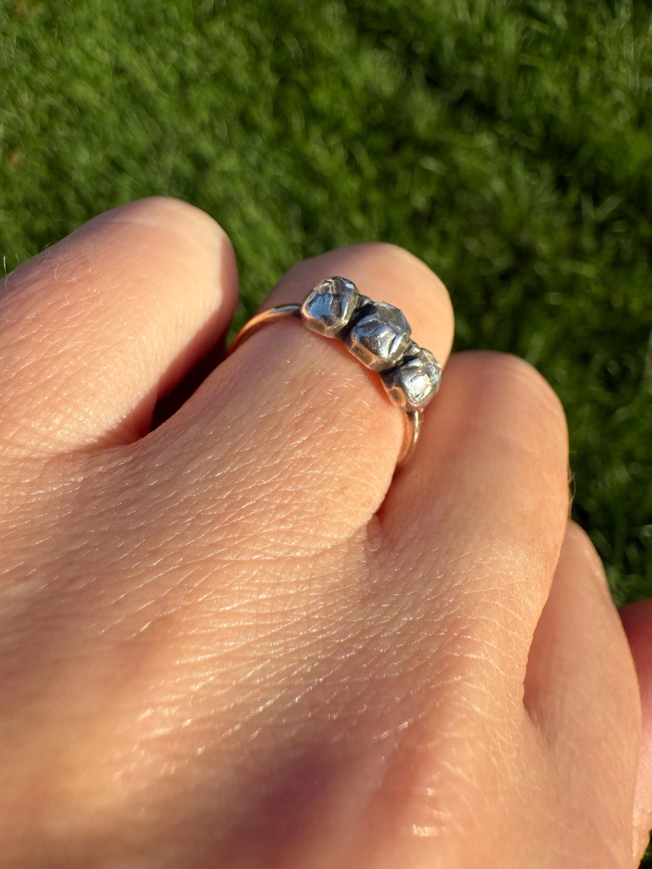 Georgian Antique Rose Cut DIAMOND Three Stone Ring 18k Gold Silver Foiled Collets French Domed Stackable Band - Image 3